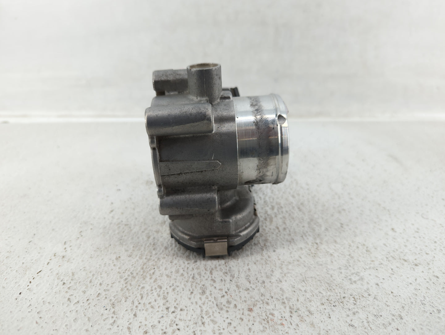 2013-2014 Ford Fusion Throttle Body P/N:7S7G-9F9910CA Fits Fits 2013 2014 2015 2016 2017 2018 2019 OEM Used Auto Parts - Oem