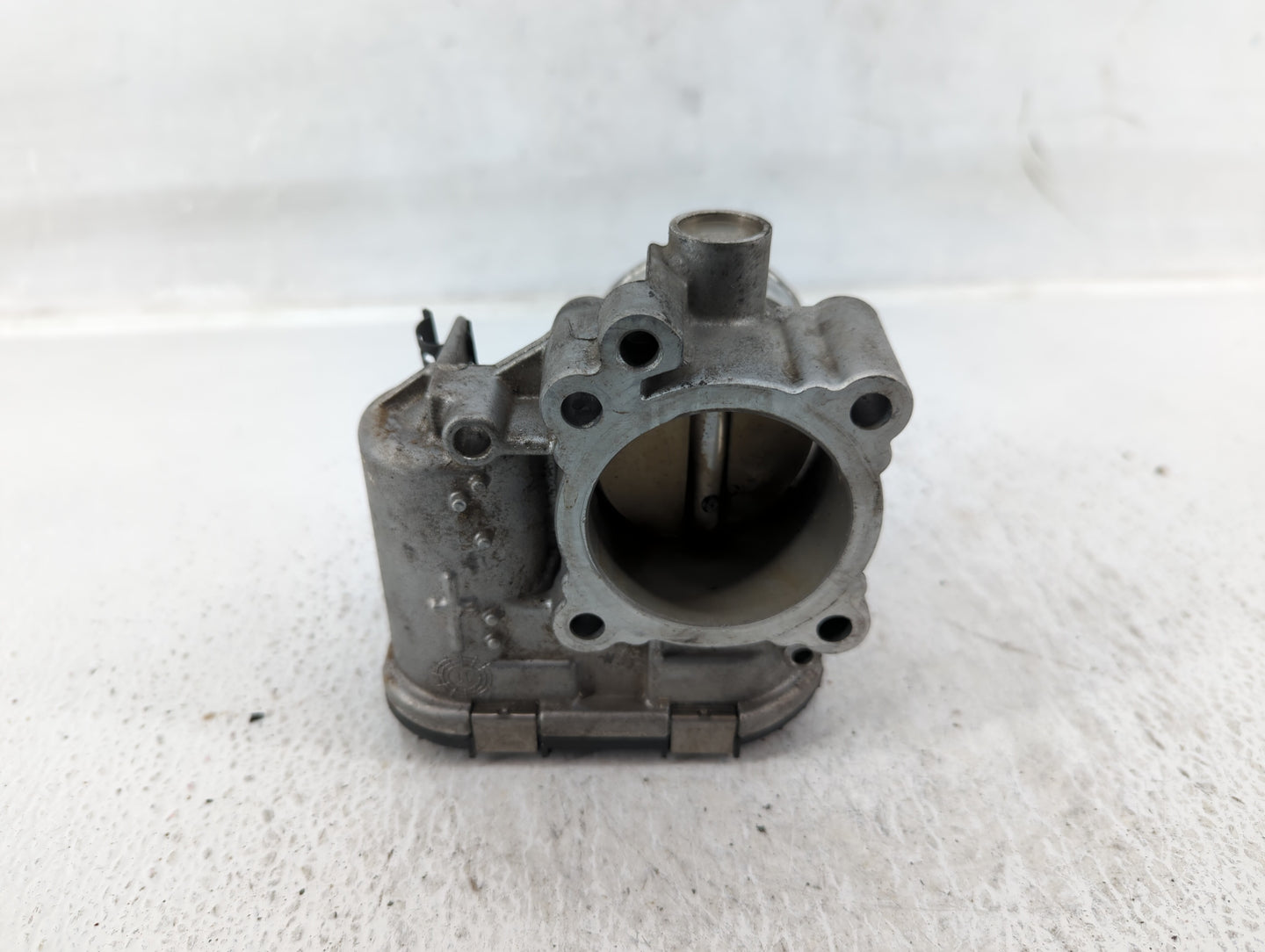 2013-2014 Ford Fusion Throttle Body P/N:7S7G-9F991-CA Fits Fits 2013 2014 2015 2016 2017 2018 2019 OEM Used Auto Parts - Oem