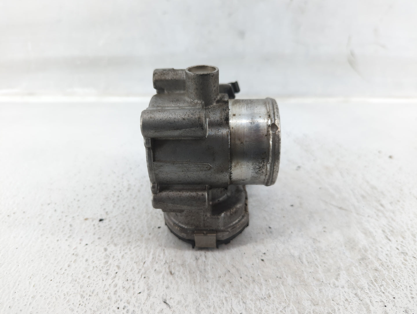 2013-2014 Ford Fusion Throttle Body P/N:7S7G-9F991-CA Fits Fits 2013 2014 2015 2016 2017 2018 2019 OEM Used Auto Parts - Oem