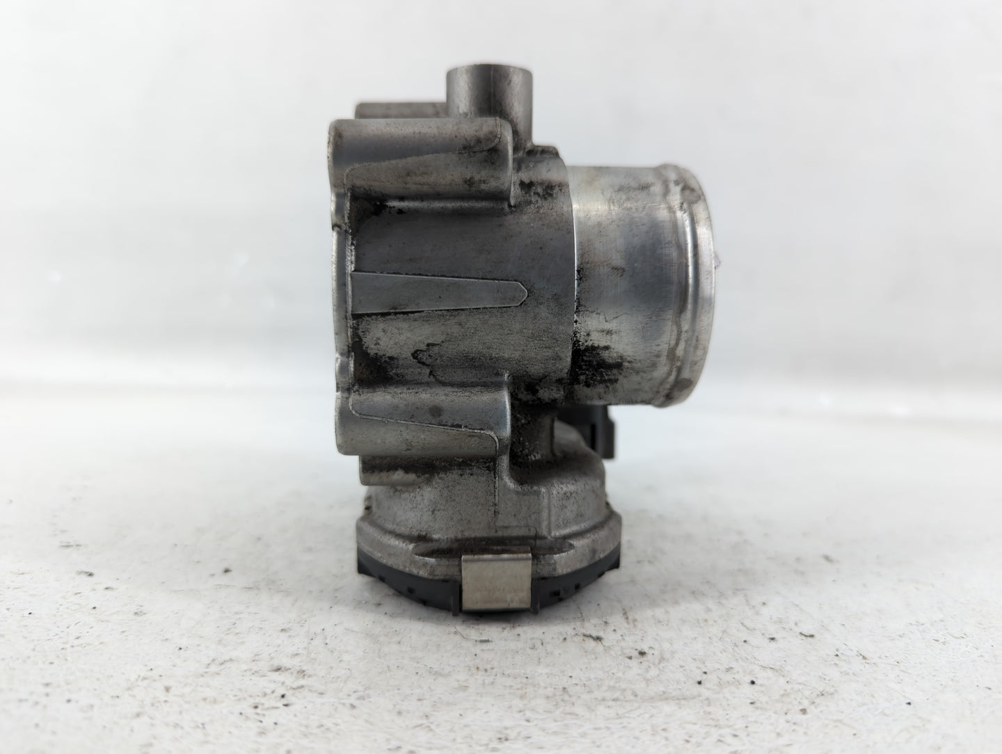 2013-2014 Ford Fusion Throttle Body P/N:7S7G-9F991-CA Fits Fits 2013 2014 2015 2016 2017 2018 2019 OEM Used Auto Parts - Oem
