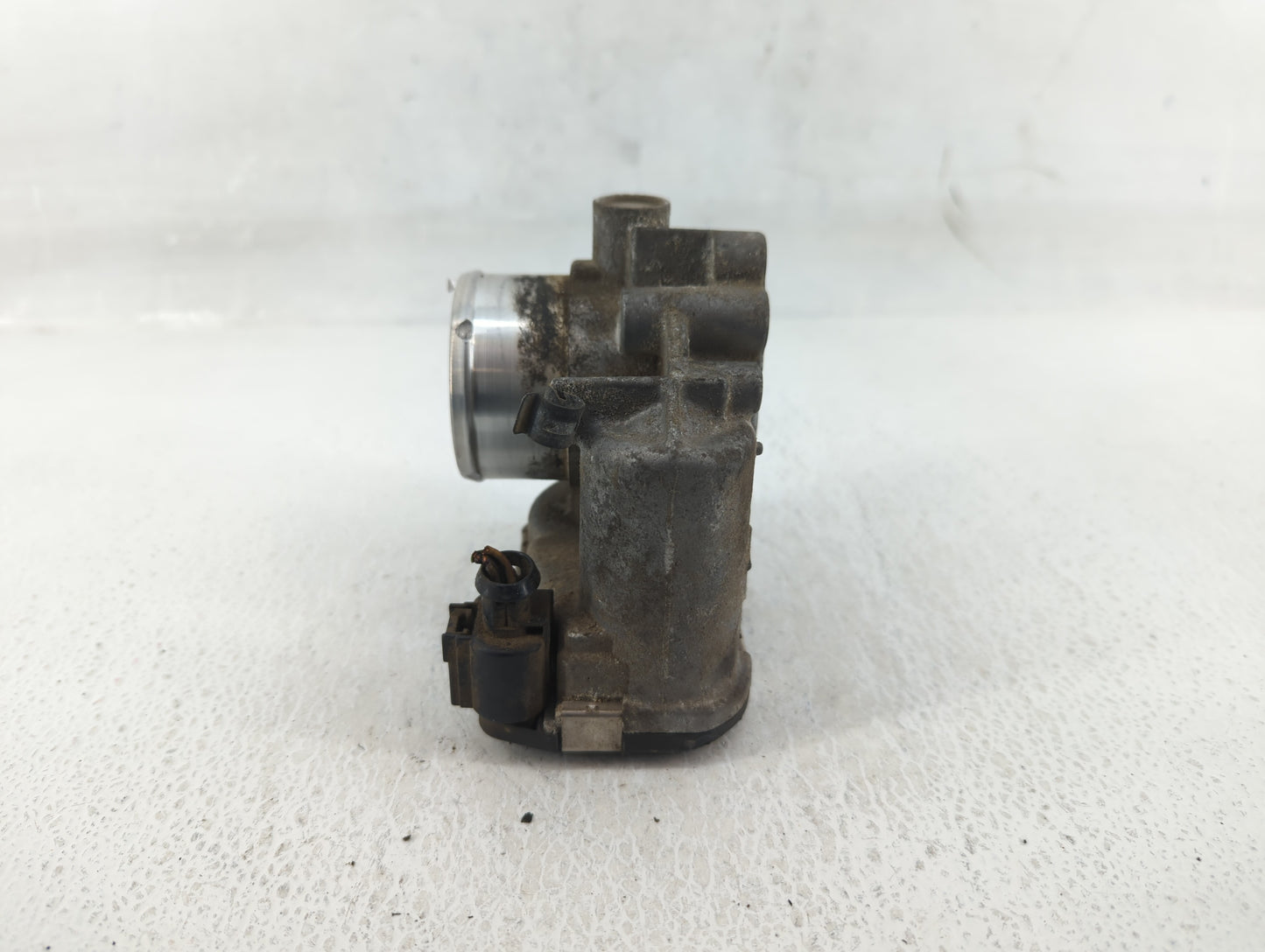 2013-2014 Ford Fusion Throttle Body P/N:7S7G-9F991-CA Fits Fits 2013 2014 2015 2016 2017 2018 2019 OEM Used Auto Parts - Oem