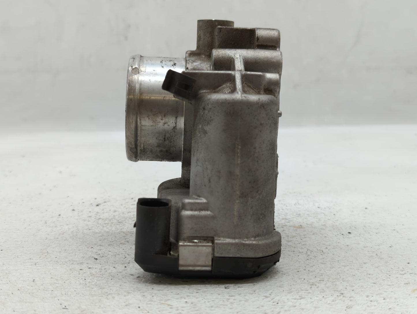 2013-2014 Ford Fusion Throttle Body P/N:7S7G-9F991-CA Fits Fits 2013 2014 2015 2016 2017 2018 2019 OEM Used Auto Parts - Oem