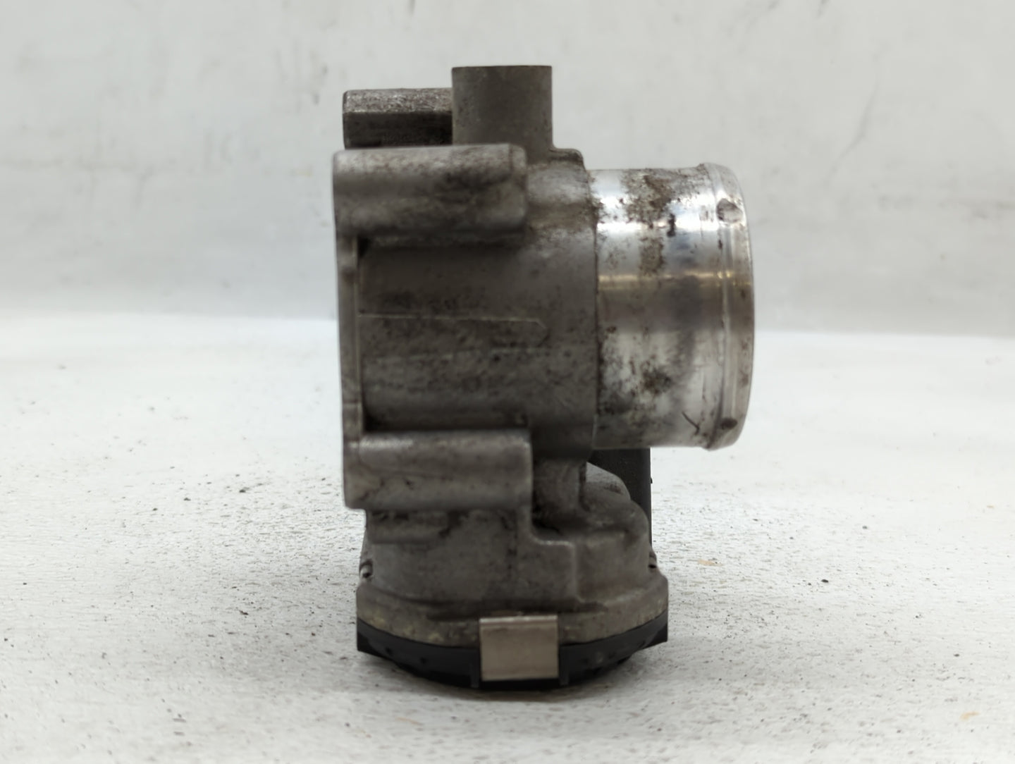 2013-2014 Ford Fusion Throttle Body P/N:7S7G-9F991-CA Fits Fits 2013 2014 2015 2016 2017 2018 2019 OEM Used Auto Parts - Oem