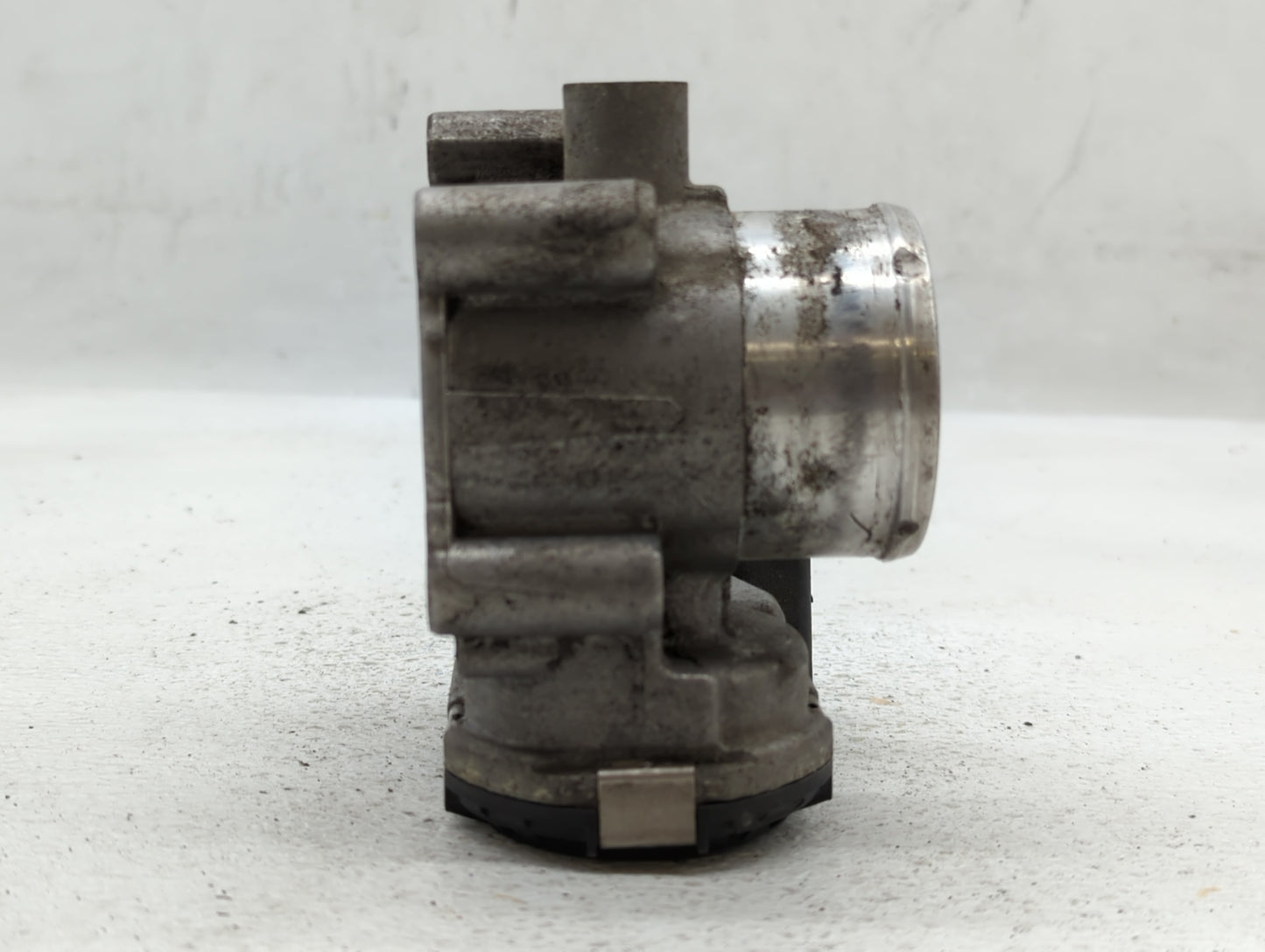 2013-2014 Ford Fusion Throttle Body P/N:7S7G-9F991-CA Fits Fits 2013 2014 2015 2016 2017 2018 2019 OEM Used Auto Parts - Oem