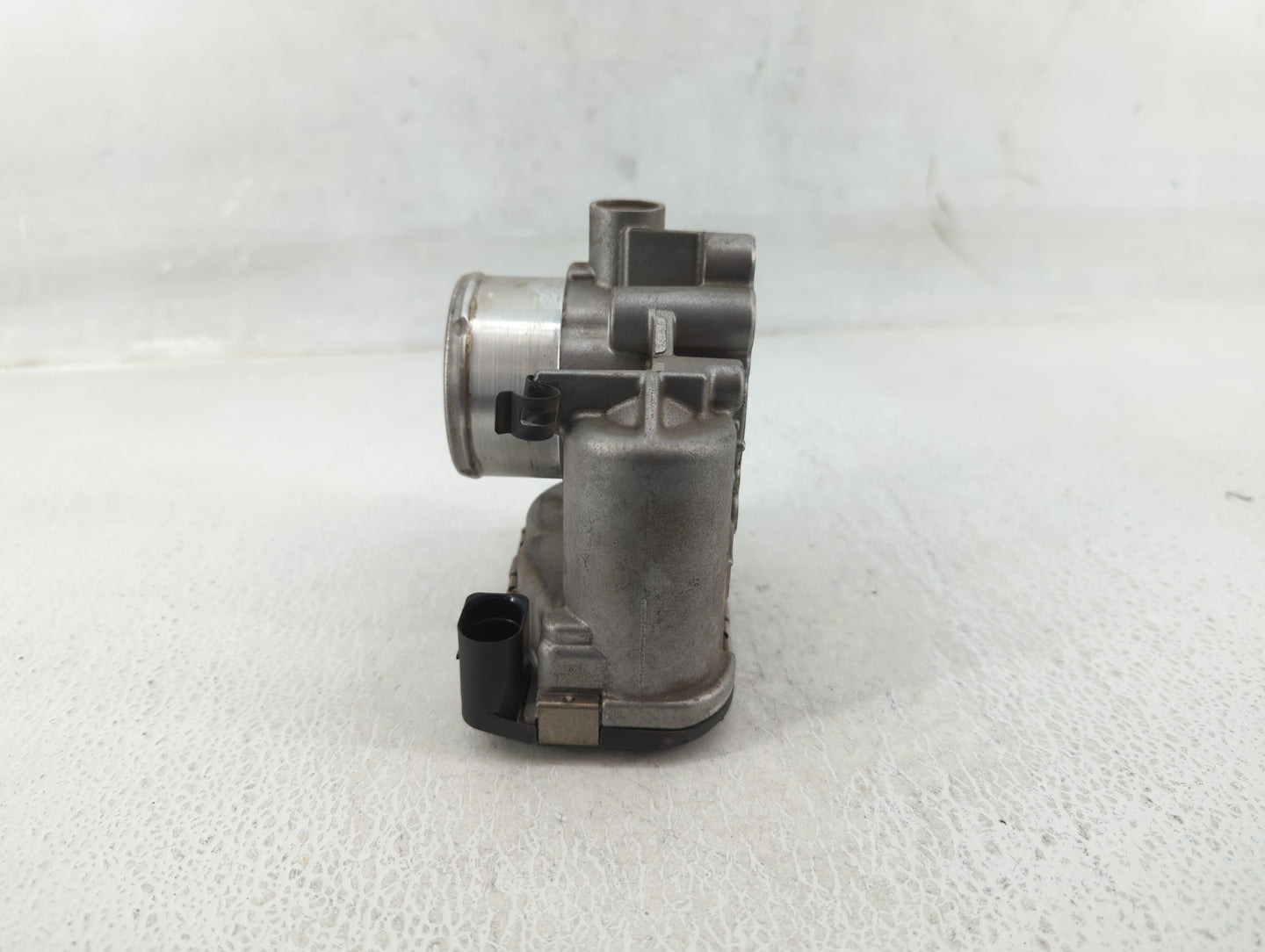 2013-2014 Ford Fusion Throttle Body P/N:7S7G-9F991-CA Fits Fits 2013 2014 2015 2016 2017 2018 2019 OEM Used Auto Parts - Oem