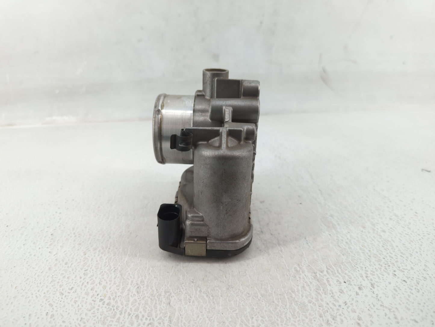 2013-2014 Ford Fusion Throttle Body P/N:7S7G-9F991-CA Fits Fits 2013 2014 2015 2016 2017 2018 2019 OEM Used Auto Parts - Oem