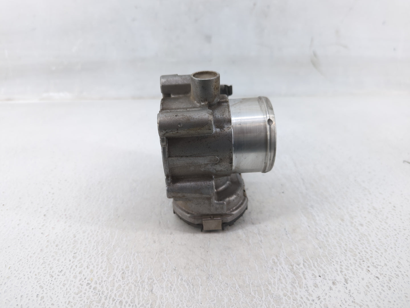 2013-2014 Ford Fusion Throttle Body P/N:7S7G-9F991-CA Fits Fits 2013 2014 2015 2016 2017 2018 2019 OEM Used Auto Parts - Oem