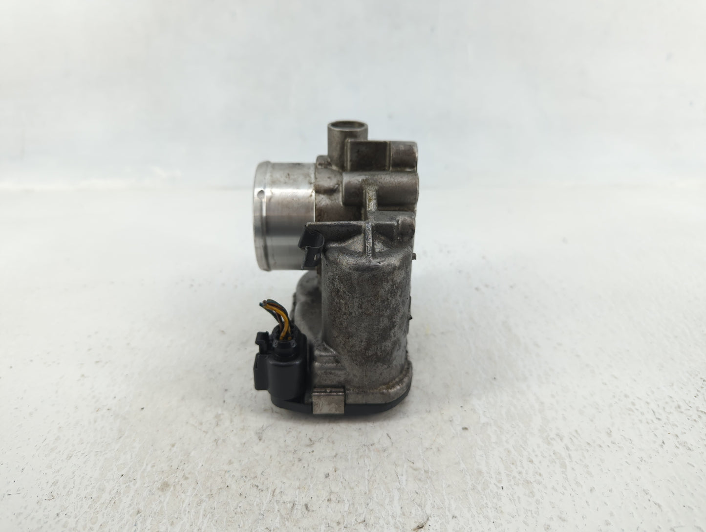 2013-2014 Ford Fusion Throttle Body P/N:7S7G-9F991-CA Fits Fits 2013 2014 2015 2016 2017 2018 2019 OEM Used Auto Parts - Oem
