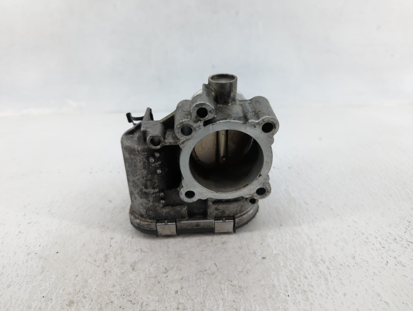 2013-2014 Ford Fusion Throttle Body P/N:7S7G-9F991-CA Fits Fits 2013 2014 2015 2016 2017 2018 2019 OEM Used Auto Parts - Oem
