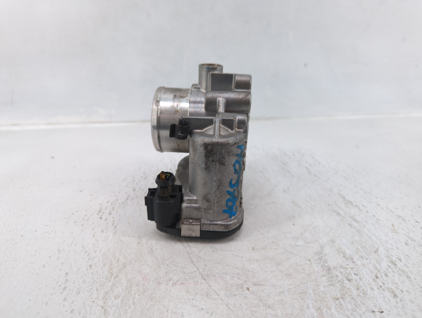 2013-2014 Ford Fusion Throttle Body P/N:7S7G-9F991-CA Fits Fits 2013 2014 2015 2016 2017 2018 2019 OEM Used Auto Parts - Oem