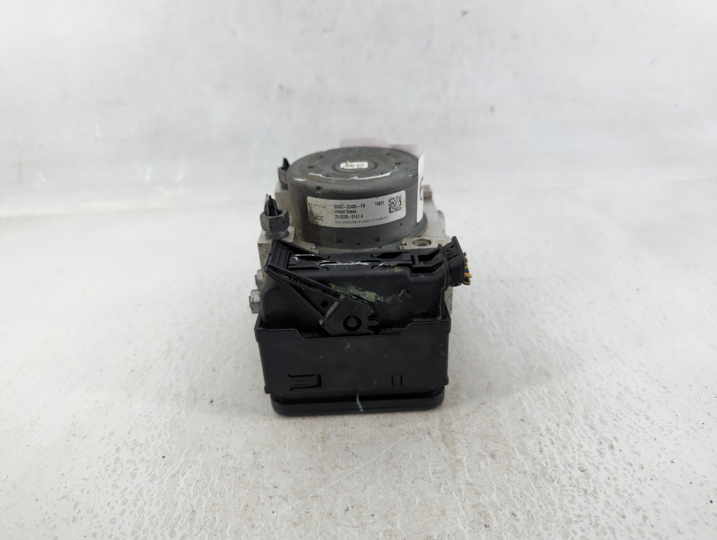 2013 Ford Fusion ABS Pump Control Module Replacement P/N:DG9C-2C405-FB Fits OEM Used Auto Parts - Oemusedautoparts1.com