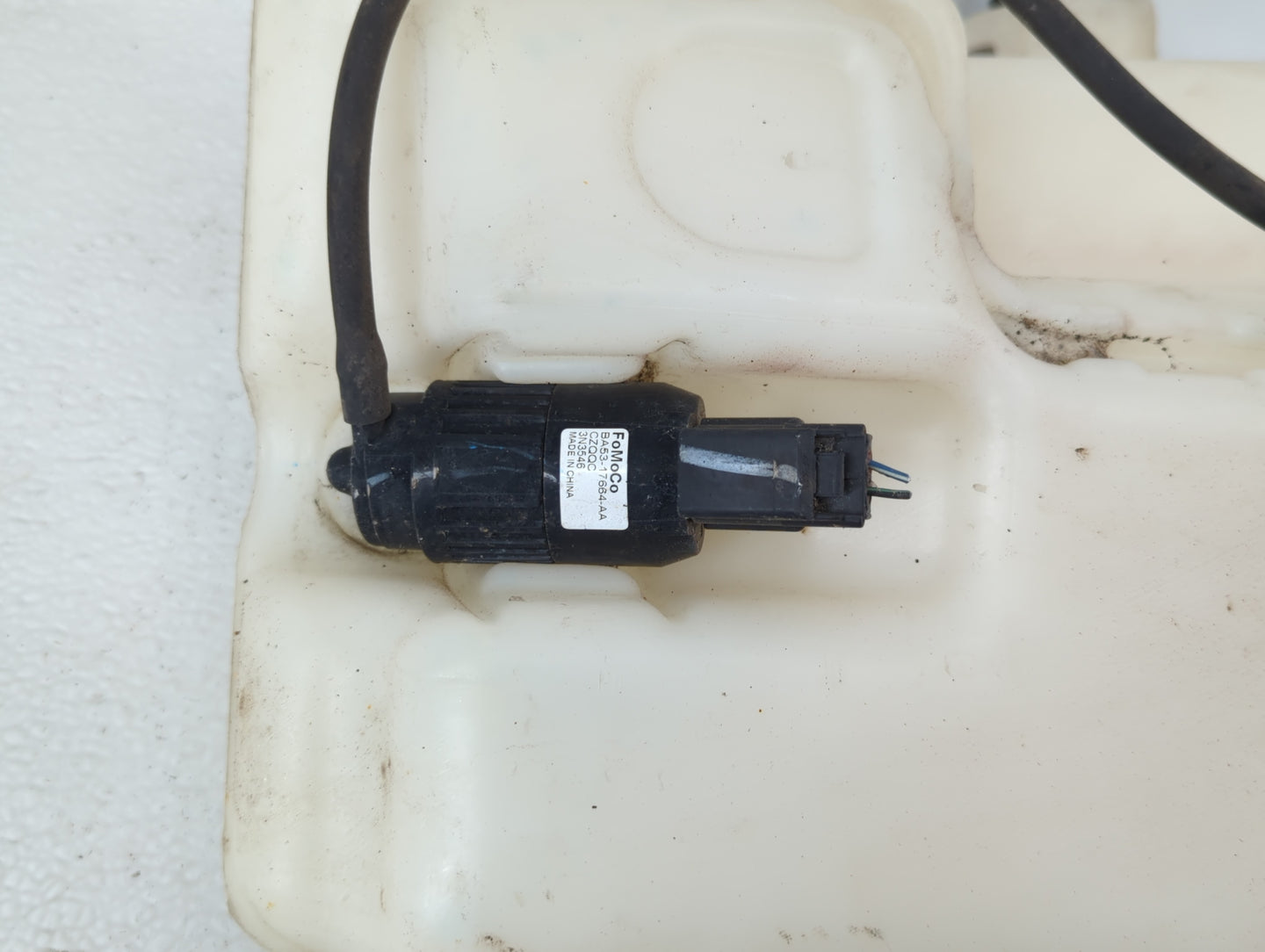 2013-2014 Ford Fusion Windshield Washer Fluid Reservoir Bottle Oem - Oemusedautoparts1.com