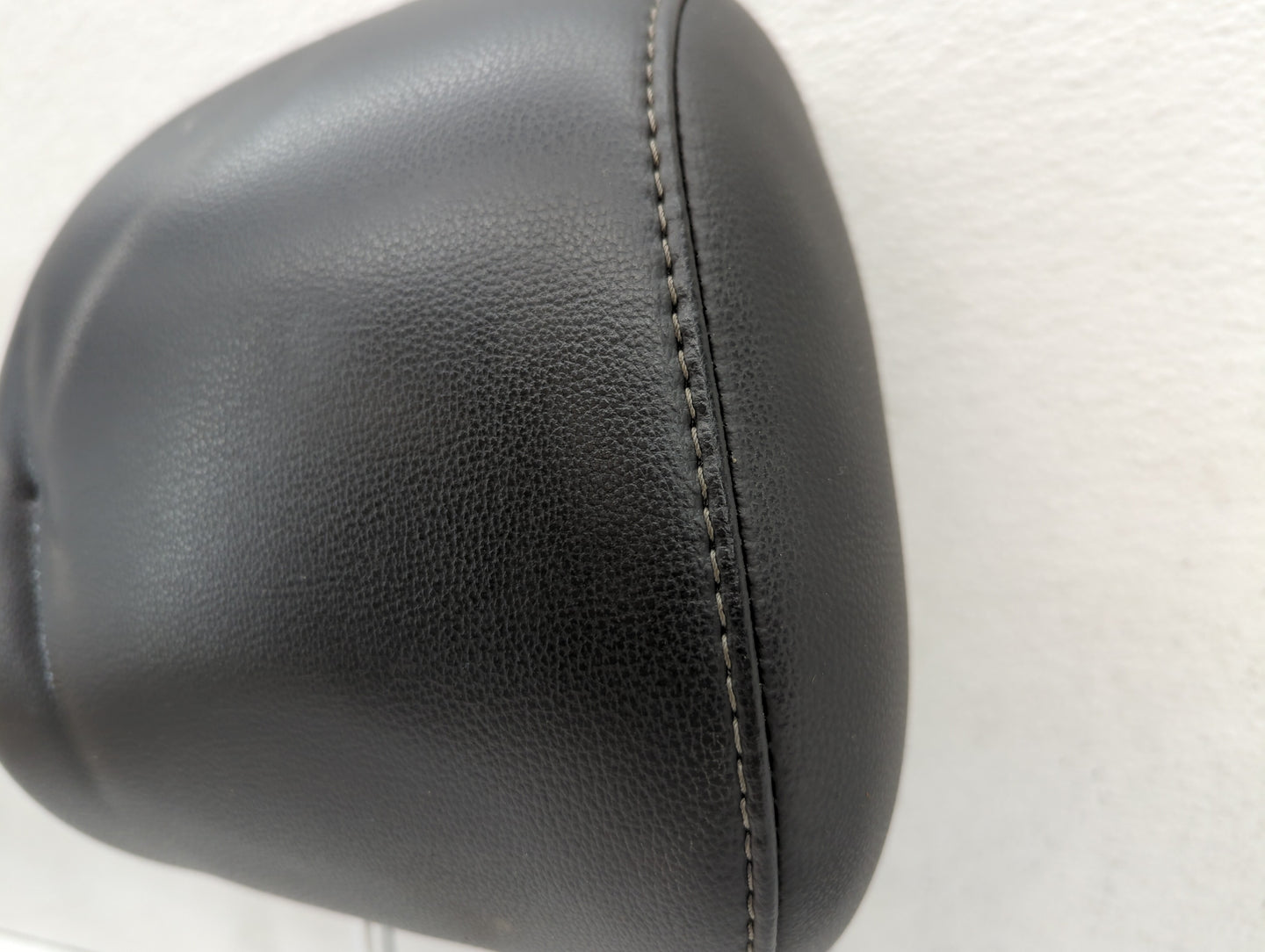 2013 Ford Fusion Headrest Head Rest Front Driver Passenger Seat Fits Fits 1999 2000 2001 2002 OEM Used Auto Parts - Oemuseda
