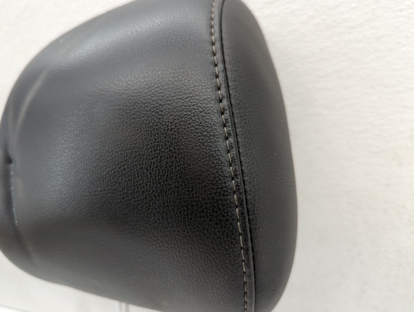 2013 Ford Fusion Headrest Head Rest Front Driver Passenger Seat Fits Fits 1999 2000 2001 2002 OEM Used Auto Parts - Oemuseda
