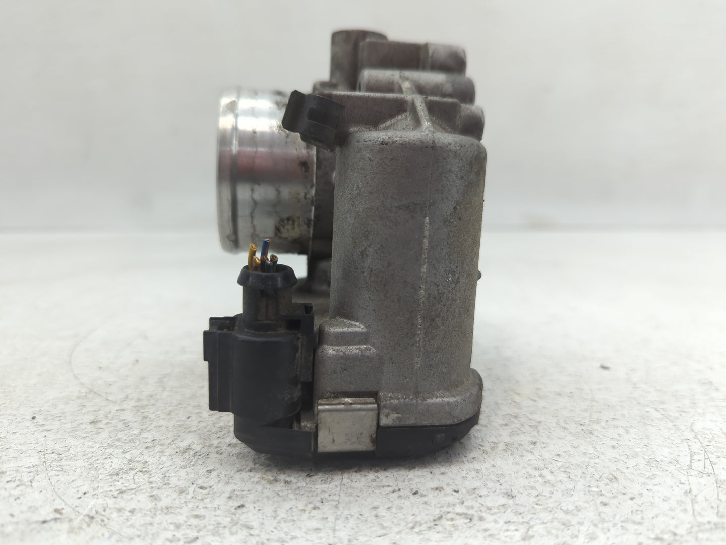 2013-2014 Ford Fusion Throttle Body P/N:7S7G-9F991-CA Fits Fits 2013 2014 2015 2016 2017 2018 2019 OEM Used Auto Parts - Oem