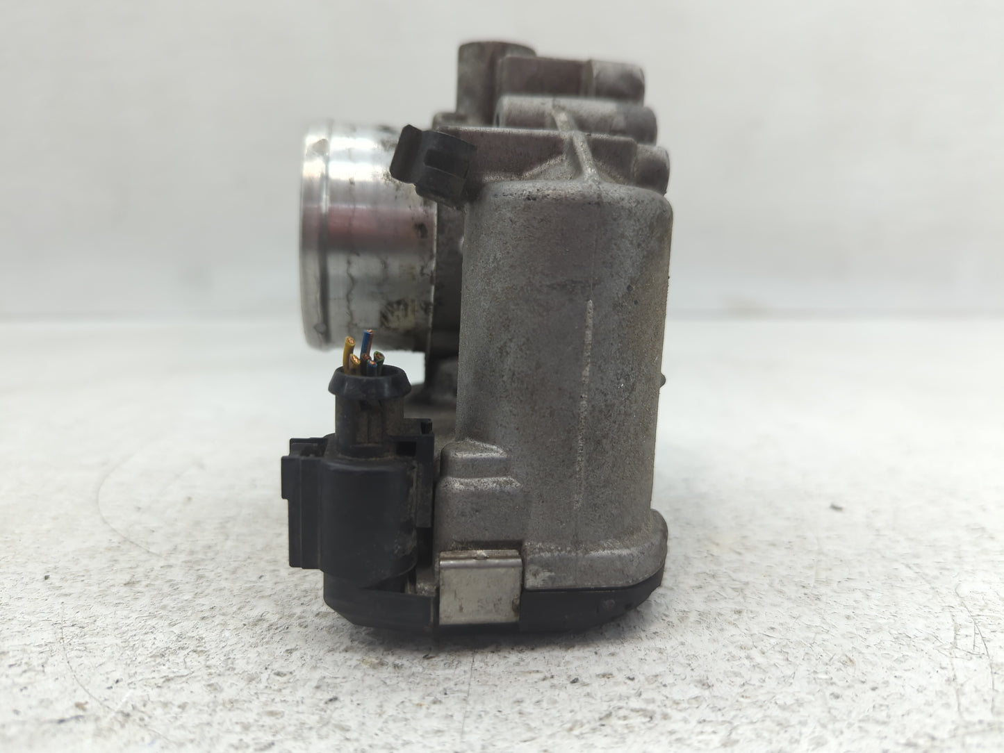 2013-2014 Ford Fusion Throttle Body P/N:7S7G-9F991-CA Fits Fits 2013 2014 2015 2016 2017 2018 2019 OEM Used Auto Parts - Oem