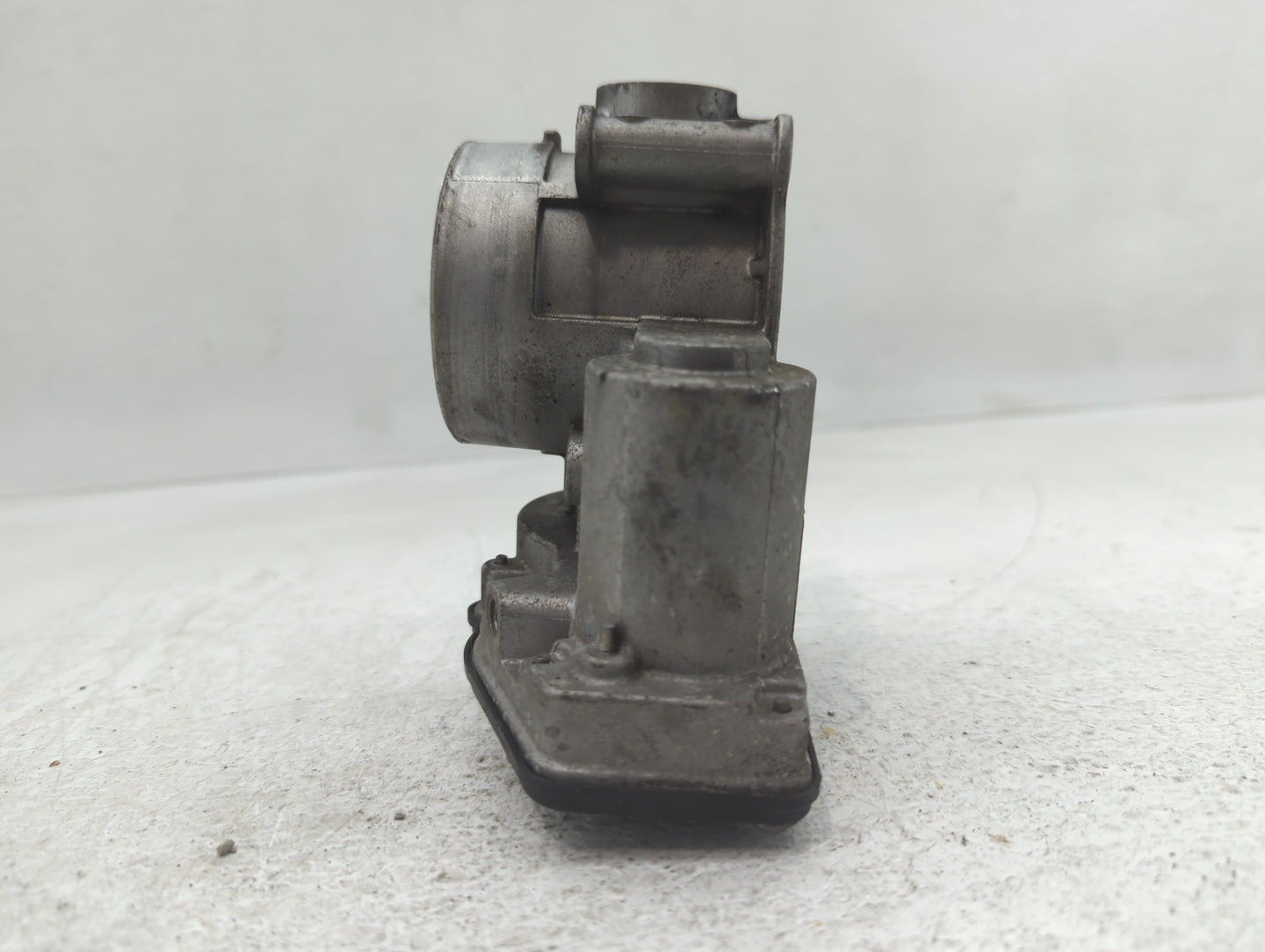 2013-2014 Ford Fusion Throttle Body P/N:DS7E-9F991-AF Fits Fits 2013 2014 2015 2016 2017 2018 2019 OEM Used Auto Parts - Oem