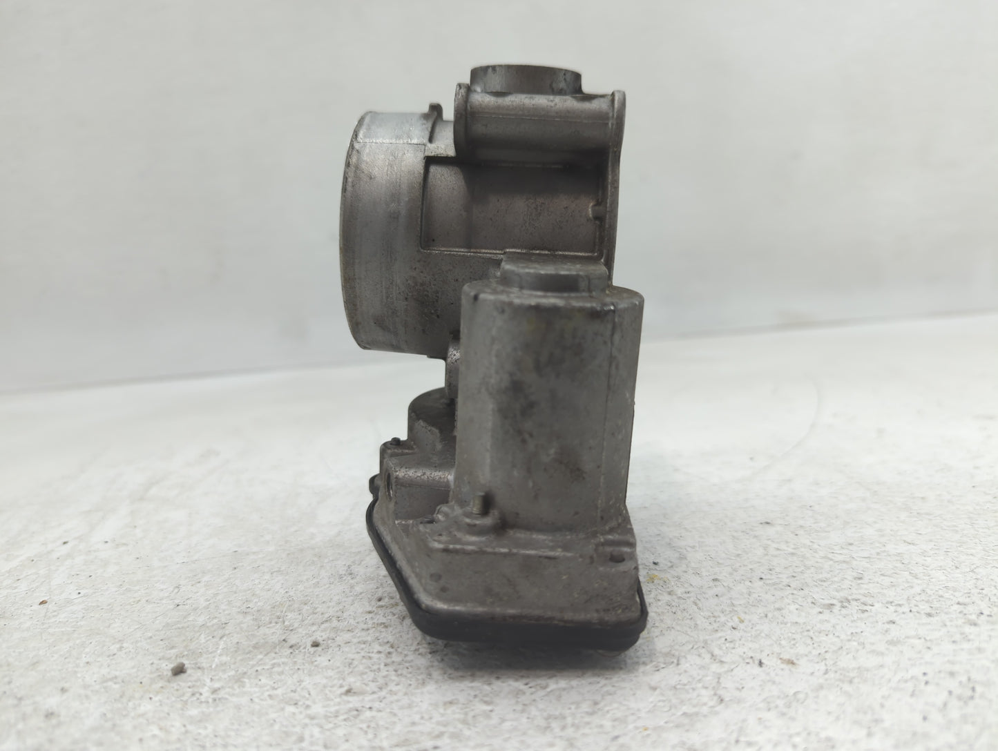 2013-2014 Ford Fusion Throttle Body P/N:DS7E-9F991-AF Fits Fits 2013 2014 2015 2016 2017 2018 2019 OEM Used Auto Parts - Oem