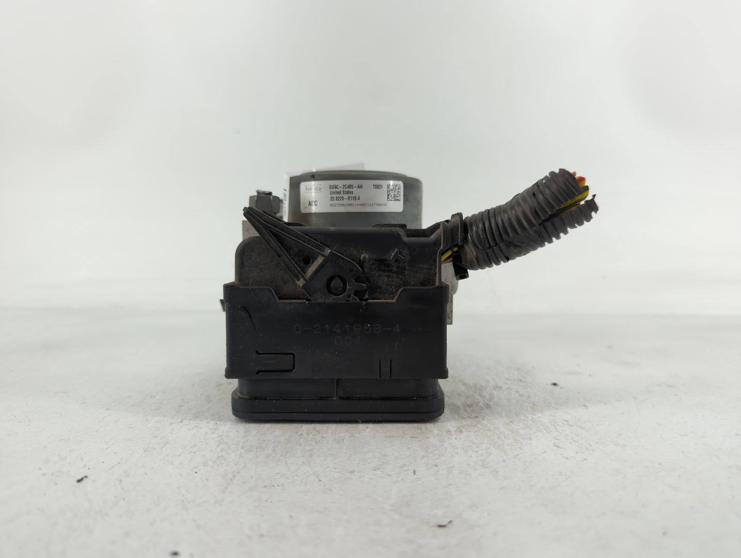 2013 Ford Fusion ABS Pump Control Module Replacement P/N:DG9C-2C405-AH Fits OEM Used Auto Parts - Oemusedautoparts1.com