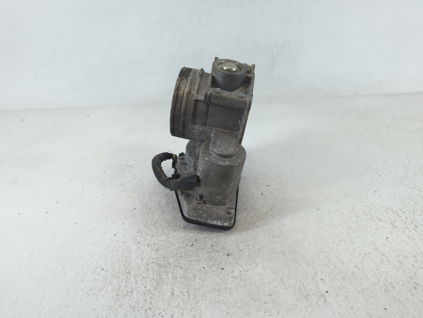 2013-2020 Ford Fusion Throttle Body P/N:DS7E-9F991-AF Fits Fits 2013 2014 2015 2016 2017 2018 2019 2020 2021 2022 OEM Used A