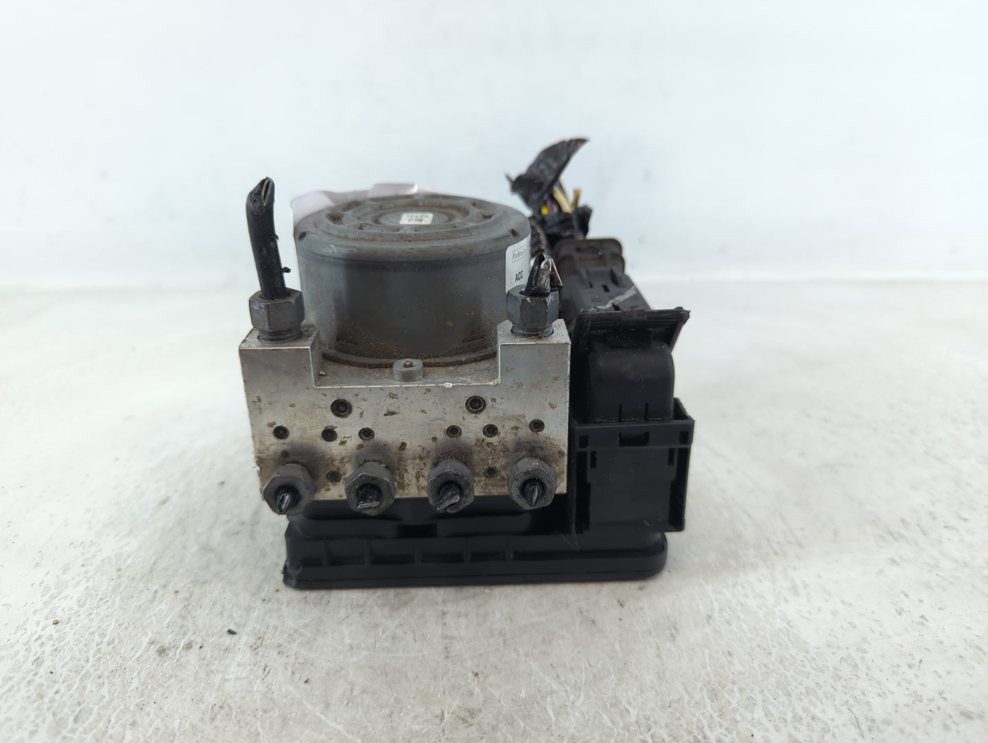 2013 Ford Fusion ABS Pump Control Module Replacement P/N:DG9C-2C405-AH Fits OEM Used Auto Parts - Oemusedautoparts1.com