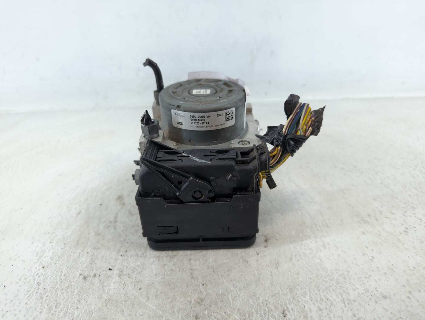 2013 Ford Fusion ABS Pump Control Module Replacement P/N:DG9C-2C405-AH Fits OEM Used Auto Parts - Oemusedautoparts1.com