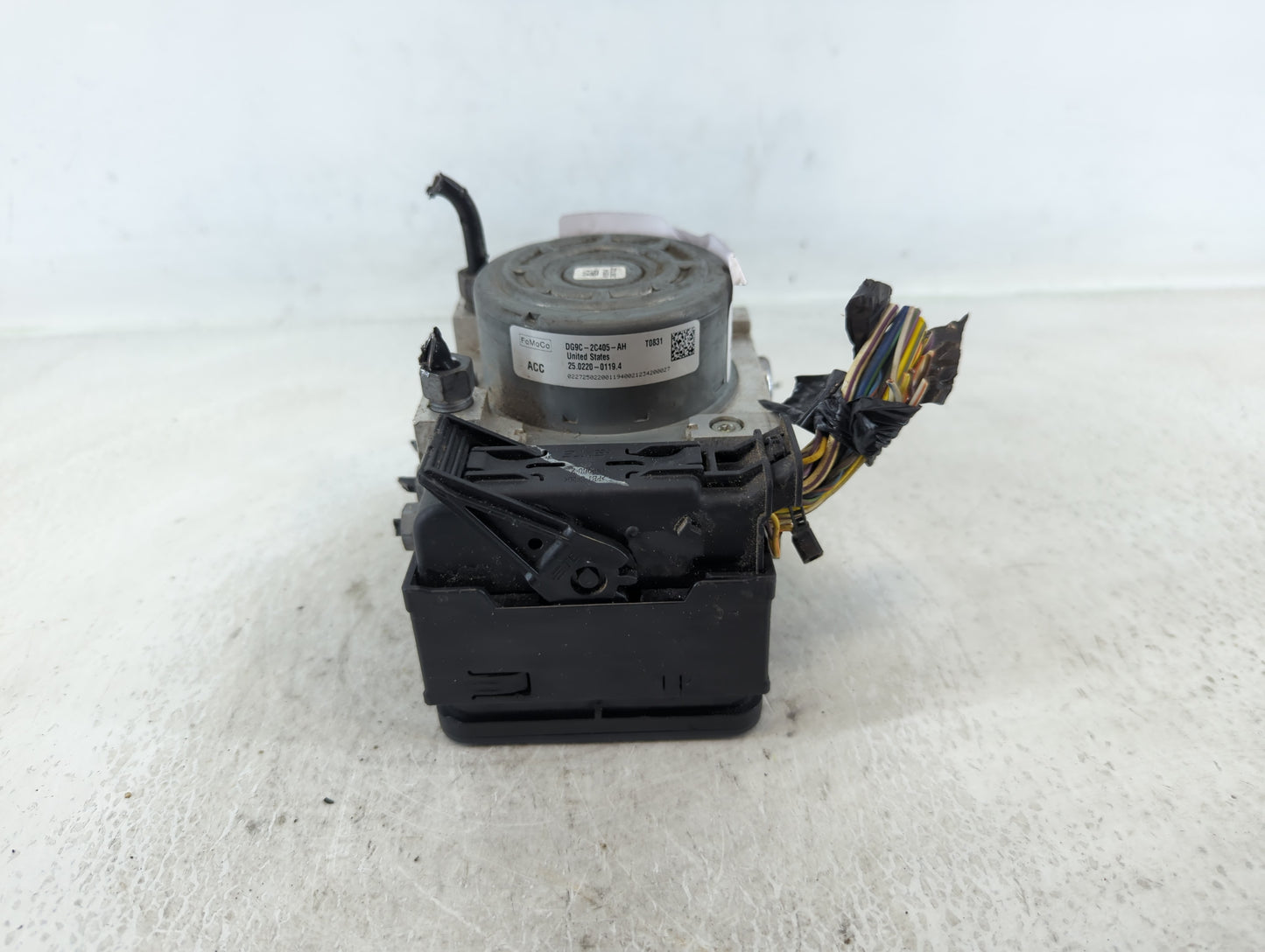 2013 Ford Fusion ABS Pump Control Module Replacement P/N:DG9C-2C405-AH Fits OEM Used Auto Parts - Oemusedautoparts1.com