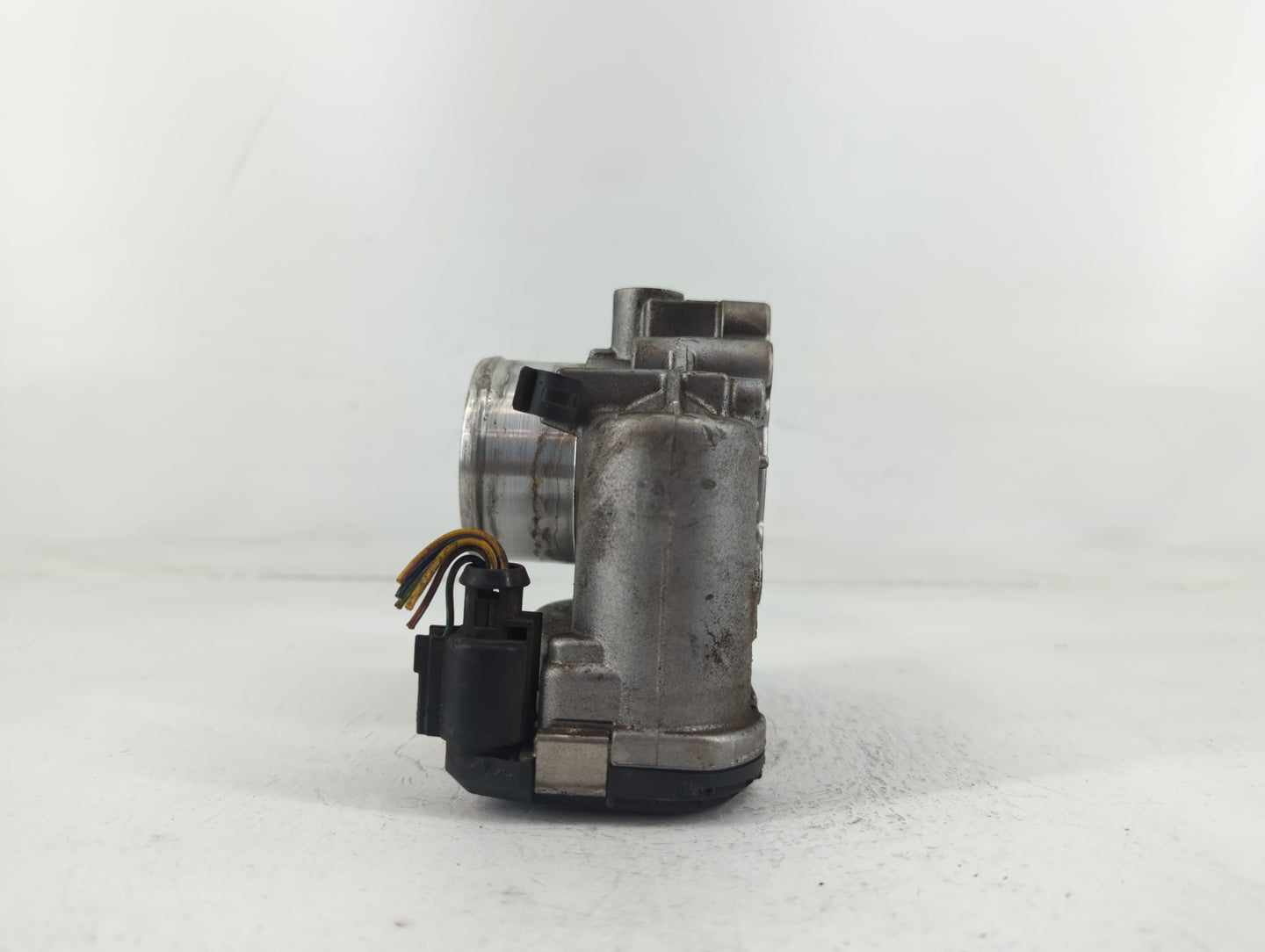2013-2014 Ford Fusion Throttle Body P/N:7S7G-9F991-CA Fits Fits 2013 2014 2015 2016 2017 2018 2019 OEM Used Auto Parts - Oem