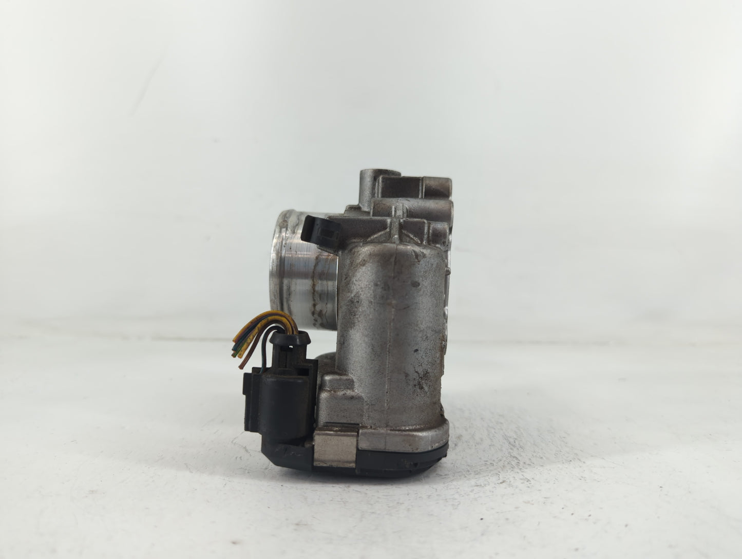 2013-2014 Ford Fusion Throttle Body P/N:7S7G-9F991-CA Fits Fits 2013 2014 2015 2016 2017 2018 2019 OEM Used Auto Parts - Oem