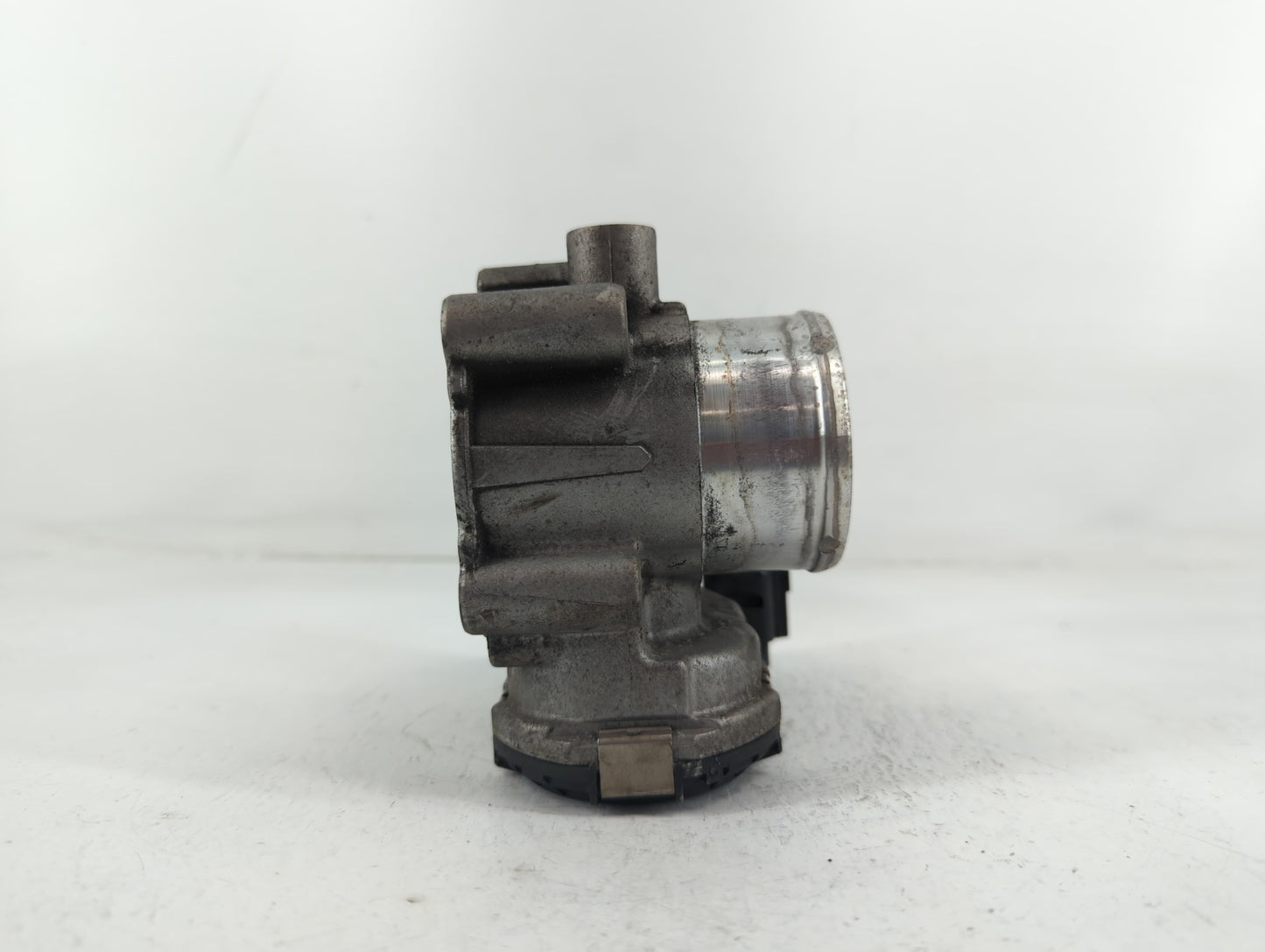 2013-2014 Ford Fusion Throttle Body P/N:7S7G-9F991-CA Fits Fits 2013 2014 2015 2016 2017 2018 2019 OEM Used Auto Parts - Oem