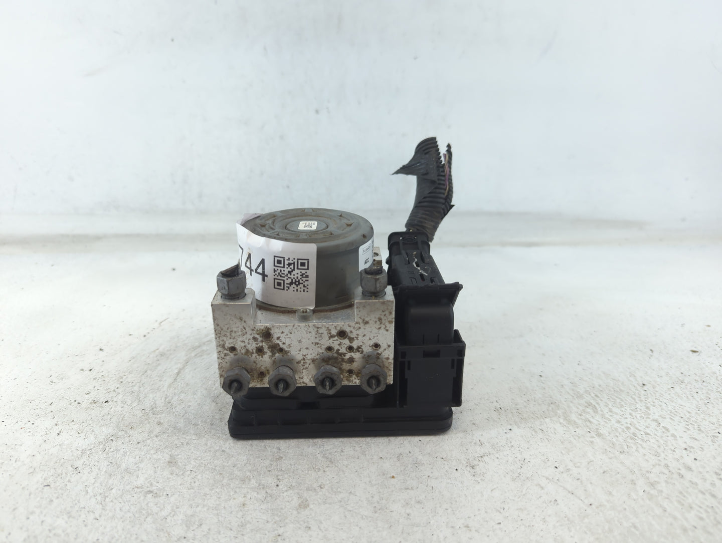 2013 Ford Fusion ABS Pump Control Module Replacement P/N:DG9C-2C405-AH Fits OEM Used Auto Parts - Oemusedautoparts1.com