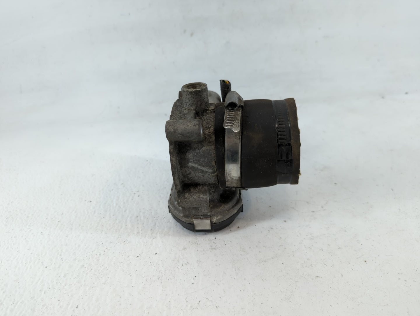 2013 Ford Fusion Throttle Body P/N:CM5E 9F991 AD Fits Fits 2012 2014 2015 2016 2017 OEM Used Auto Parts - Oemusedautoparts1.