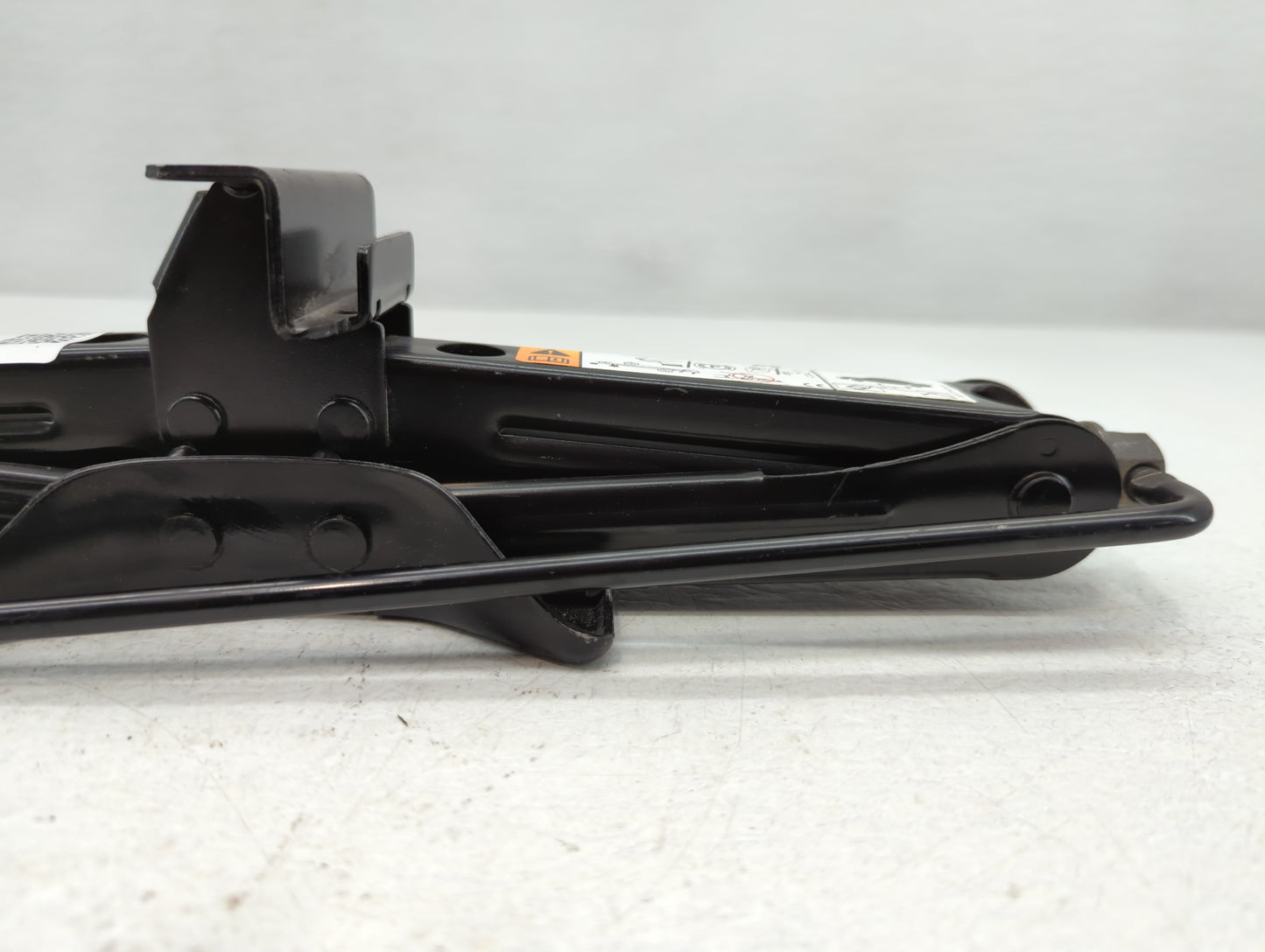 2013 Ford Fusion Spare Scissor Car Jack 735239 - Oemusedautoparts1.com