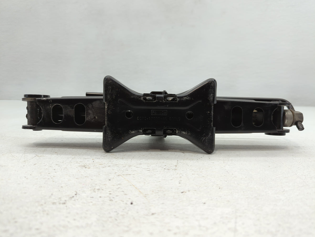 2013 Ford Fusion Spare Scissor Car Jack 735239 - Oemusedautoparts1.com