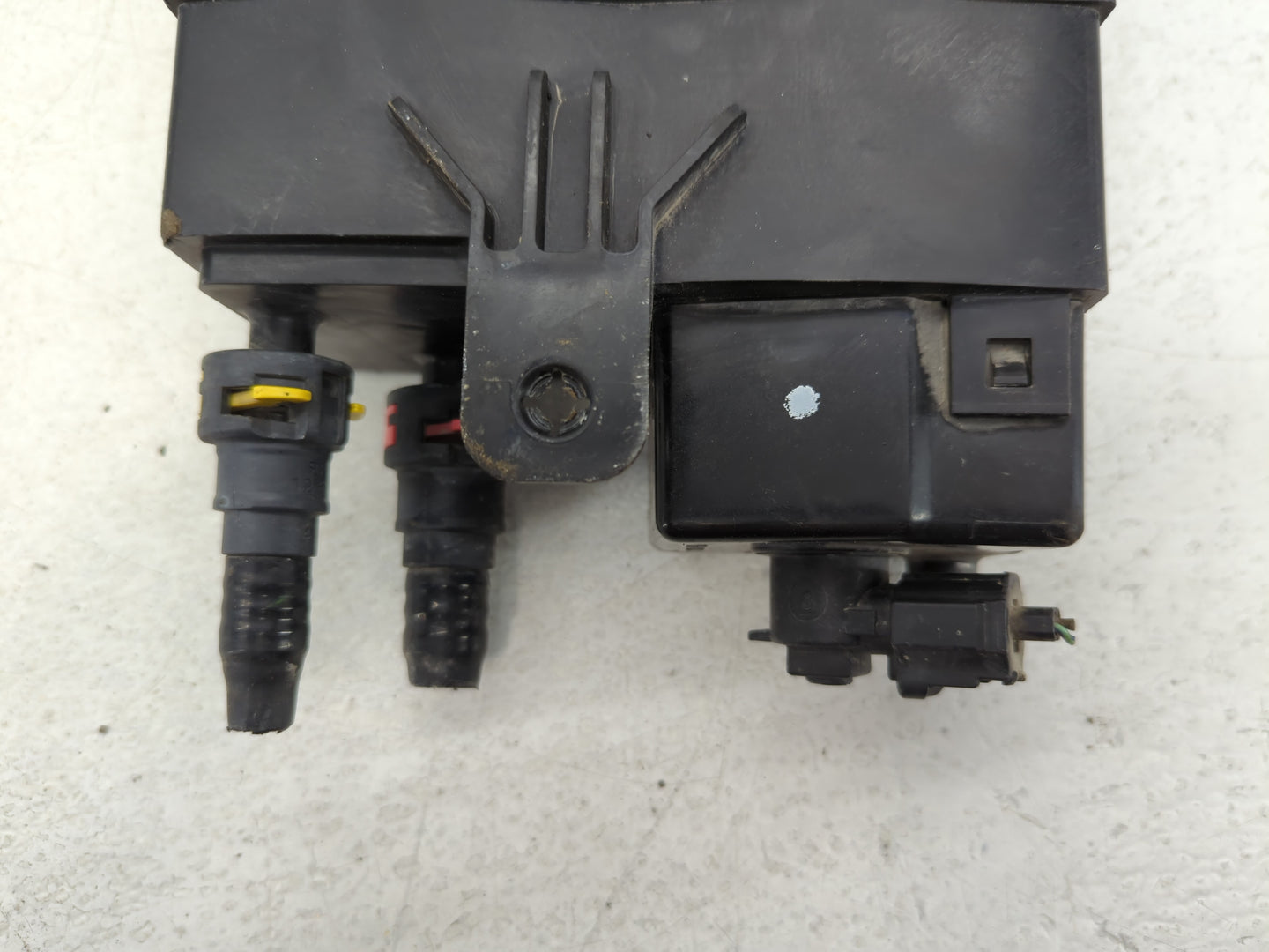 2013 Ford Fusion Fuel Vapor Charcoal Canister 735633 - Oemusedautoparts1.com