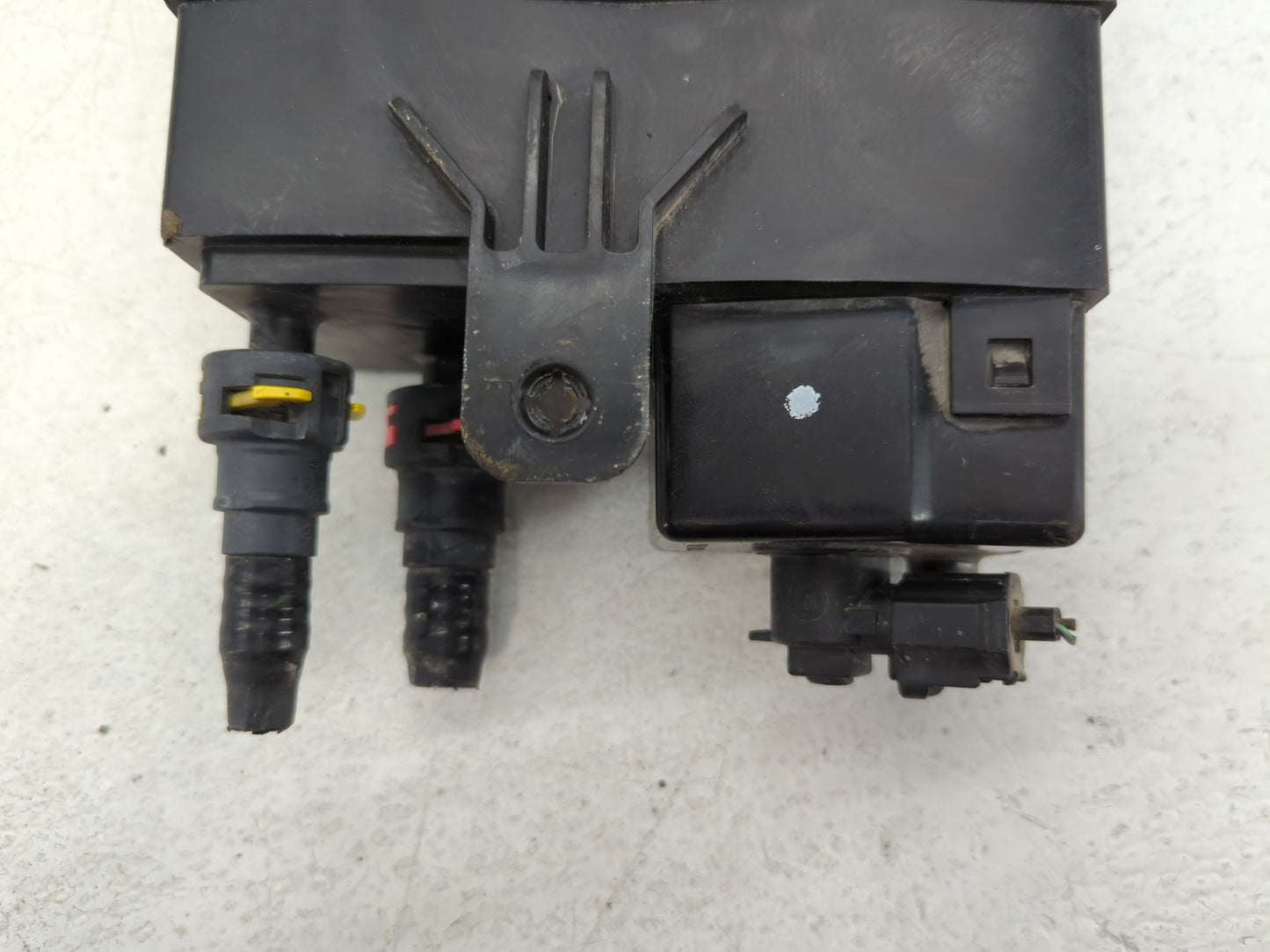 2013 Ford Fusion Fuel Vapor Charcoal Canister 735633 - Oemusedautoparts1.com