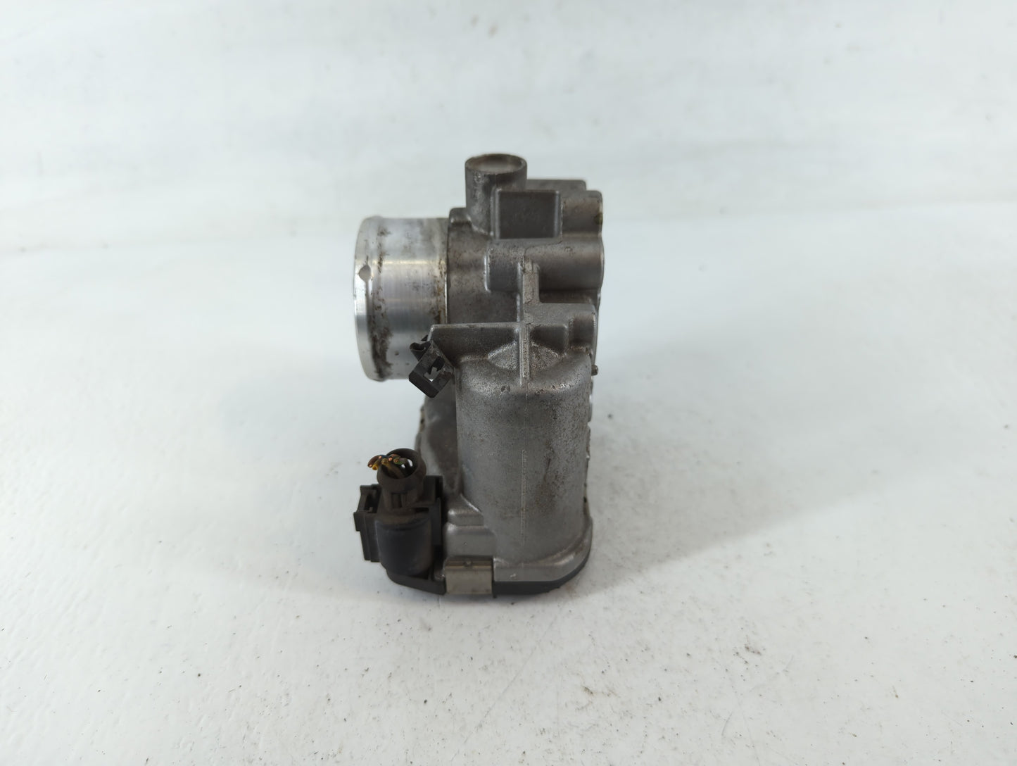 2013-2014 Ford Fusion Throttle Body P/N:7S7G-9F991-CA Fits Fits 2013 2014 2015 2016 2017 2018 2019 OEM Used Auto Parts - Oem