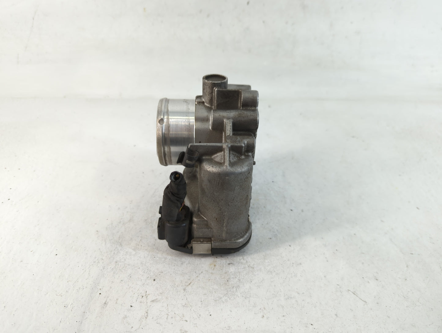 2013-2014 Ford Fusion Throttle Body P/N:7S7G-9F991-CA Fits Fits 2013 2014 2015 2016 2017 2018 2019 OEM Used Auto Parts - Oem