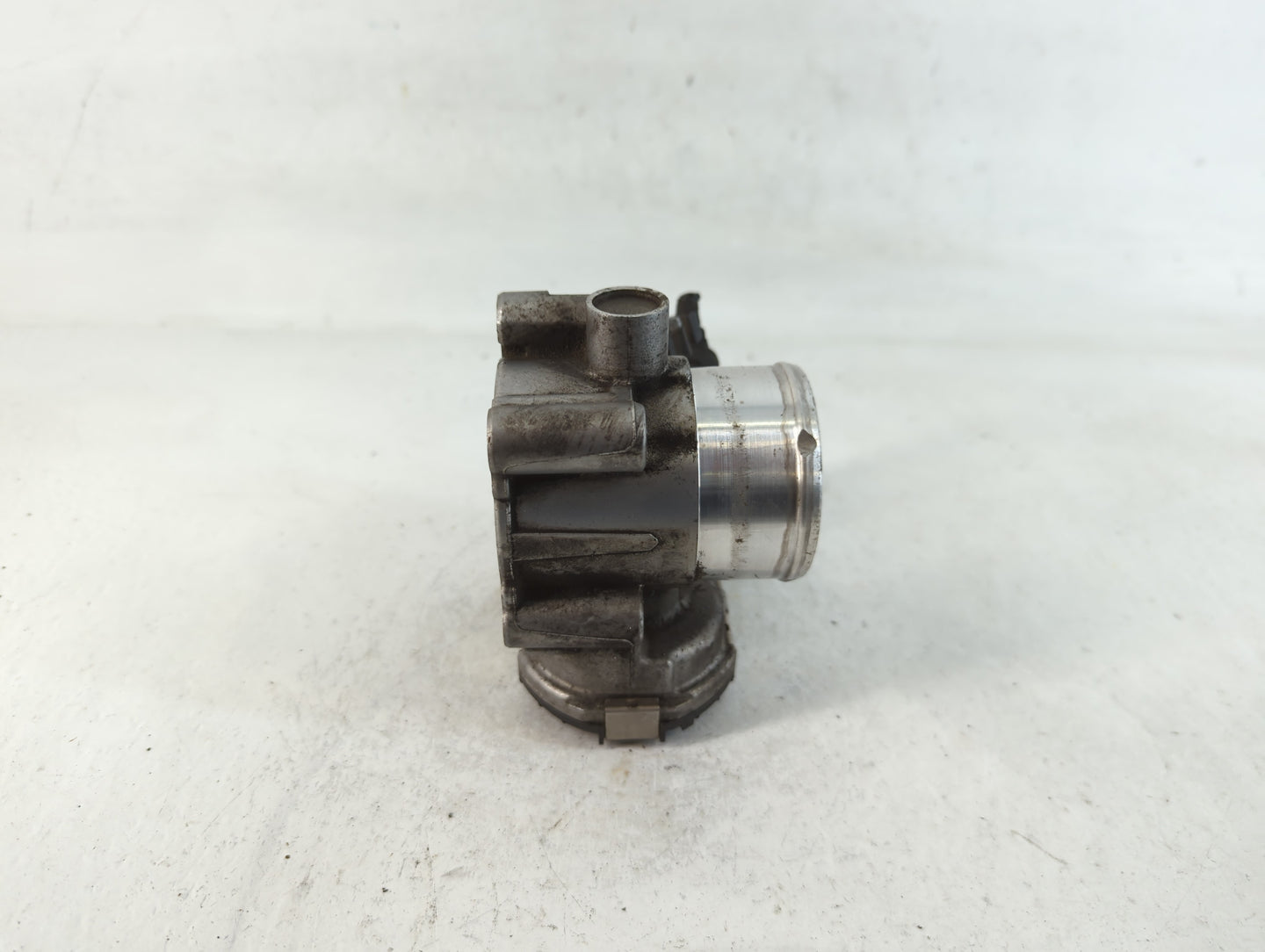 2013-2014 Ford Fusion Throttle Body P/N:7S7G-9F991-CA Fits Fits 2013 2014 2015 2016 2017 2018 2019 OEM Used Auto Parts - Oem
