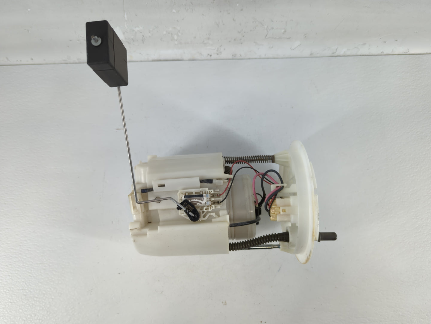 2013-2014 Ford Fusion Electrical Gas Fuel Pump Assembly - Oemusedautoparts1.com