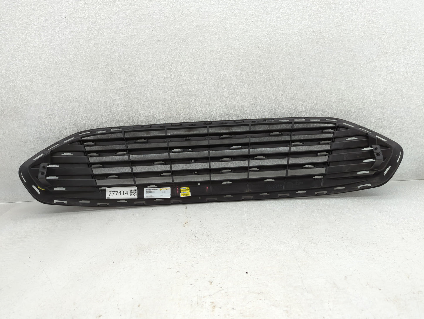 2013-2016 Ford Fusion Front Grille Bumper Not Included - Oemusedautoparts1.com