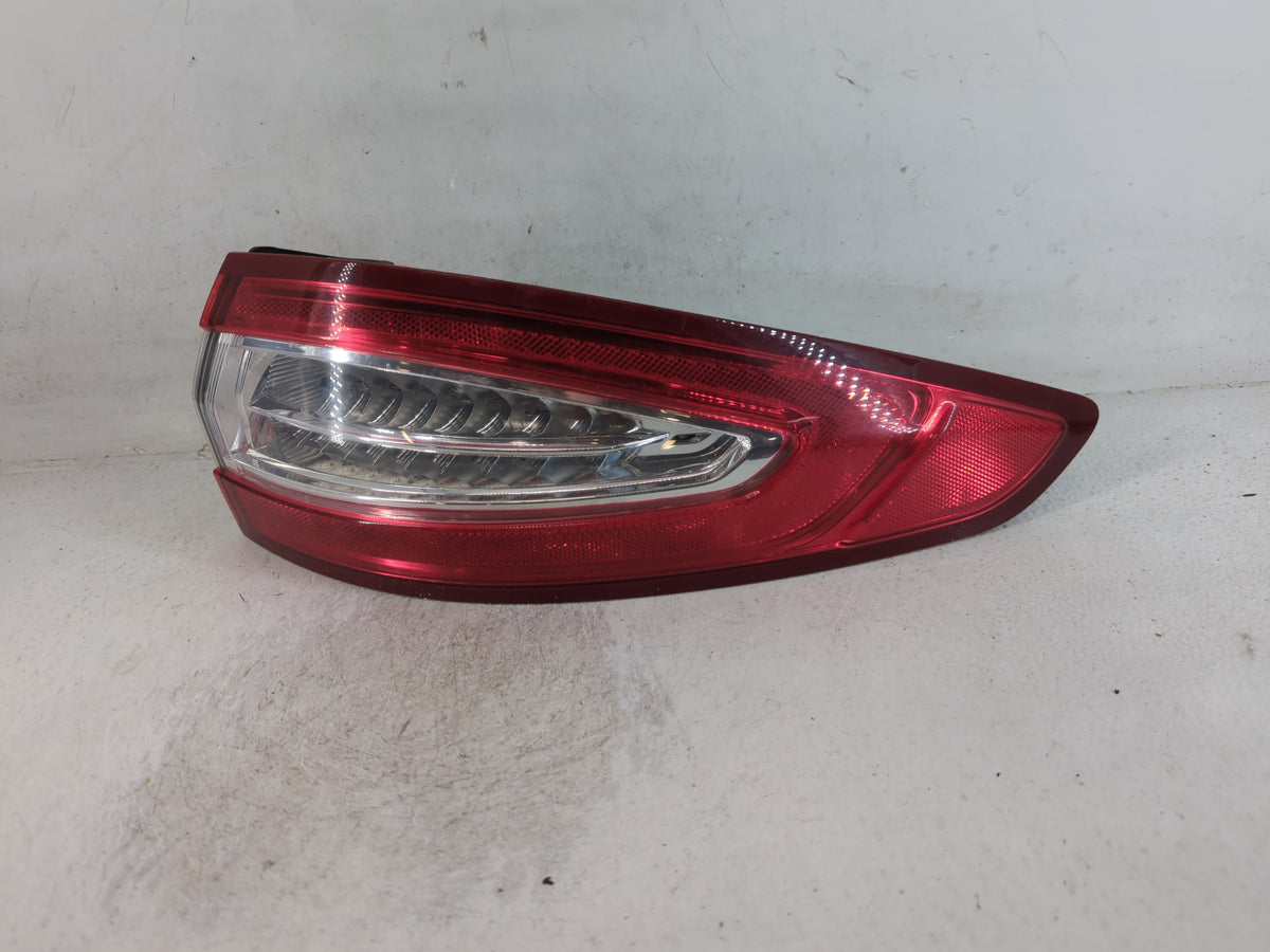 2013-2016 Ford Fusion Rear Center Lid Brake Light Tail Light P/N:DS73-13404-AH Fits Fits 2013 2014 2015 2016 OEM Used Auto P