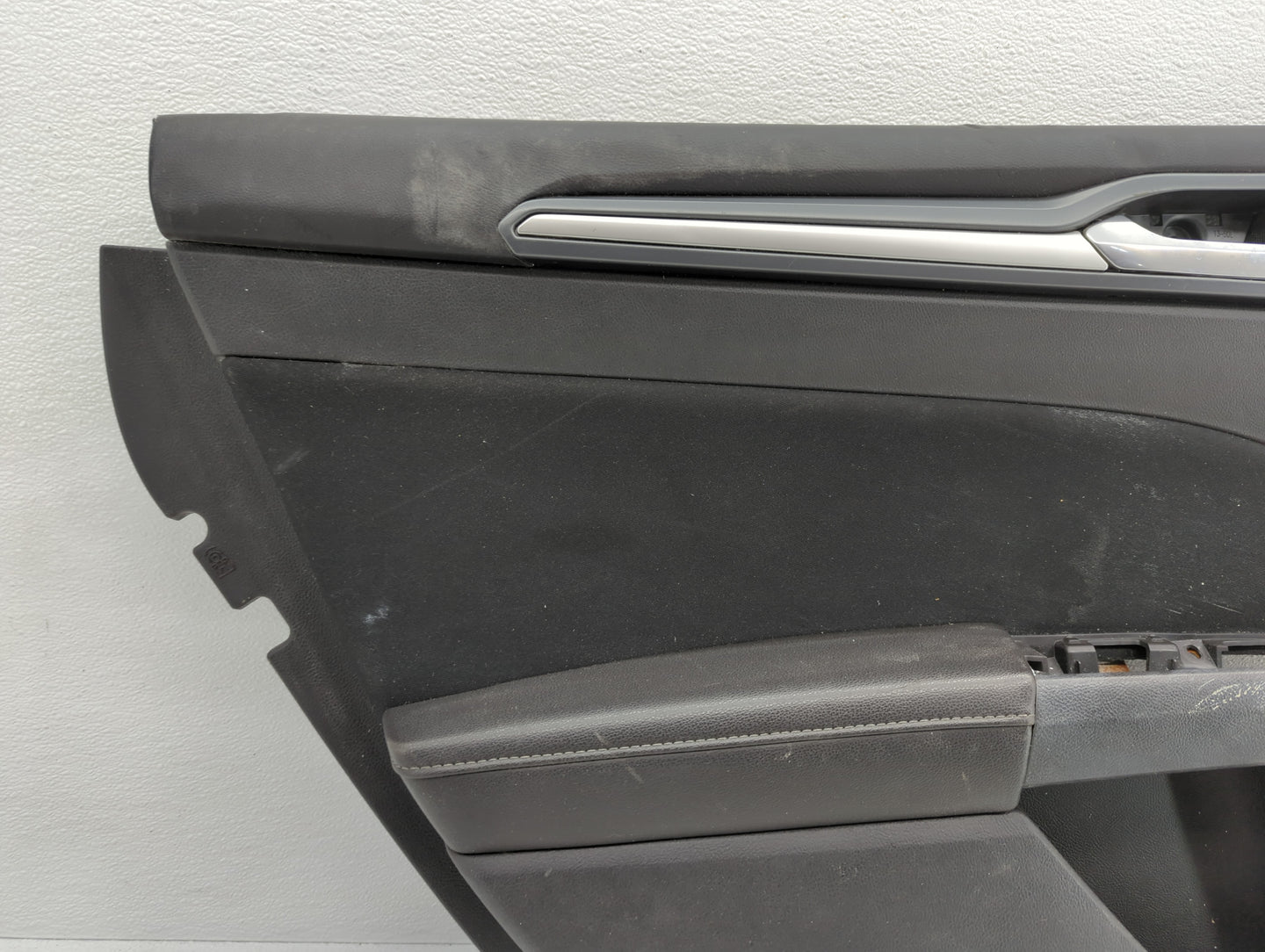 2013 Ford Fusion Front Right Passenger Interior Door Panel Trim - Oemusedautoparts1.com