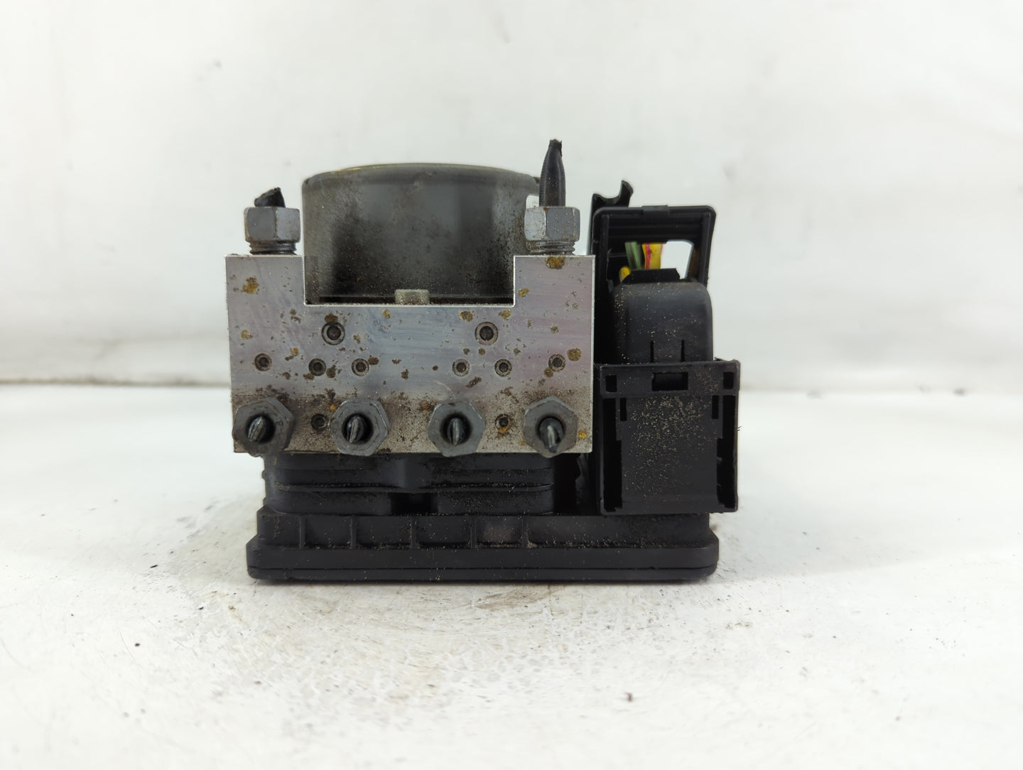 2013 Ford Fusion ABS Pump Control Module Replacement P/N:DG9C-2C405-FB Fits OEM Used Auto Parts - Oemusedautoparts1.com