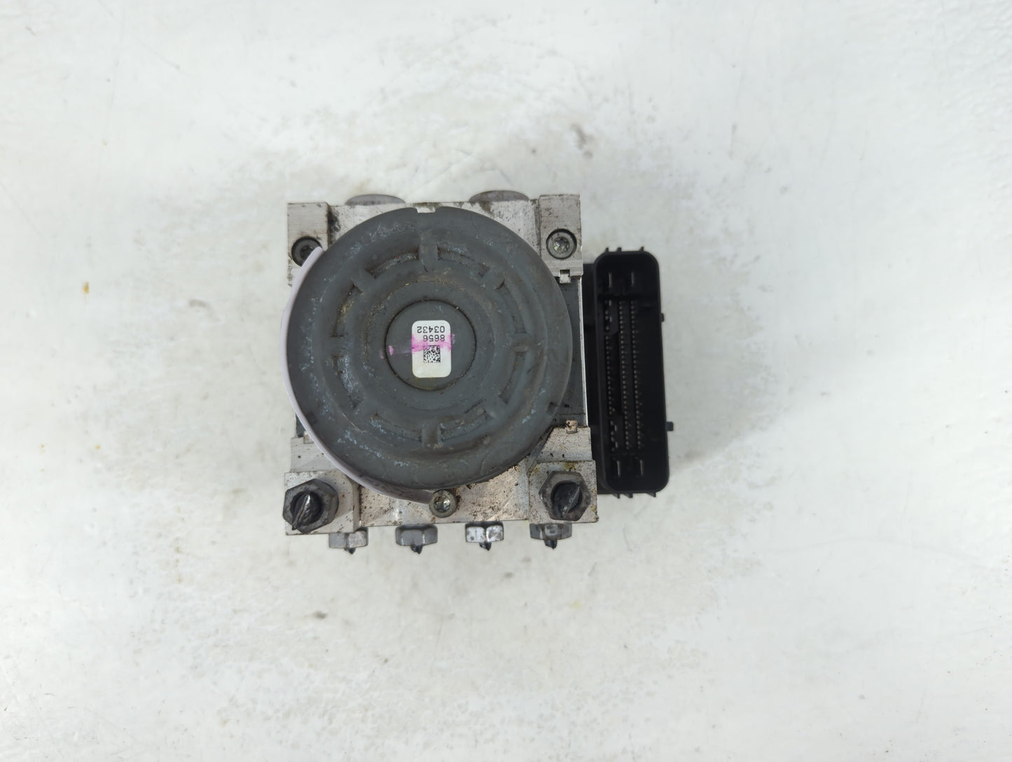 2013 Ford Fusion ABS Pump Control Module Replacement P/N:DG9C-2C405-FB Fits OEM Used Auto Parts - Oemusedautoparts1.com