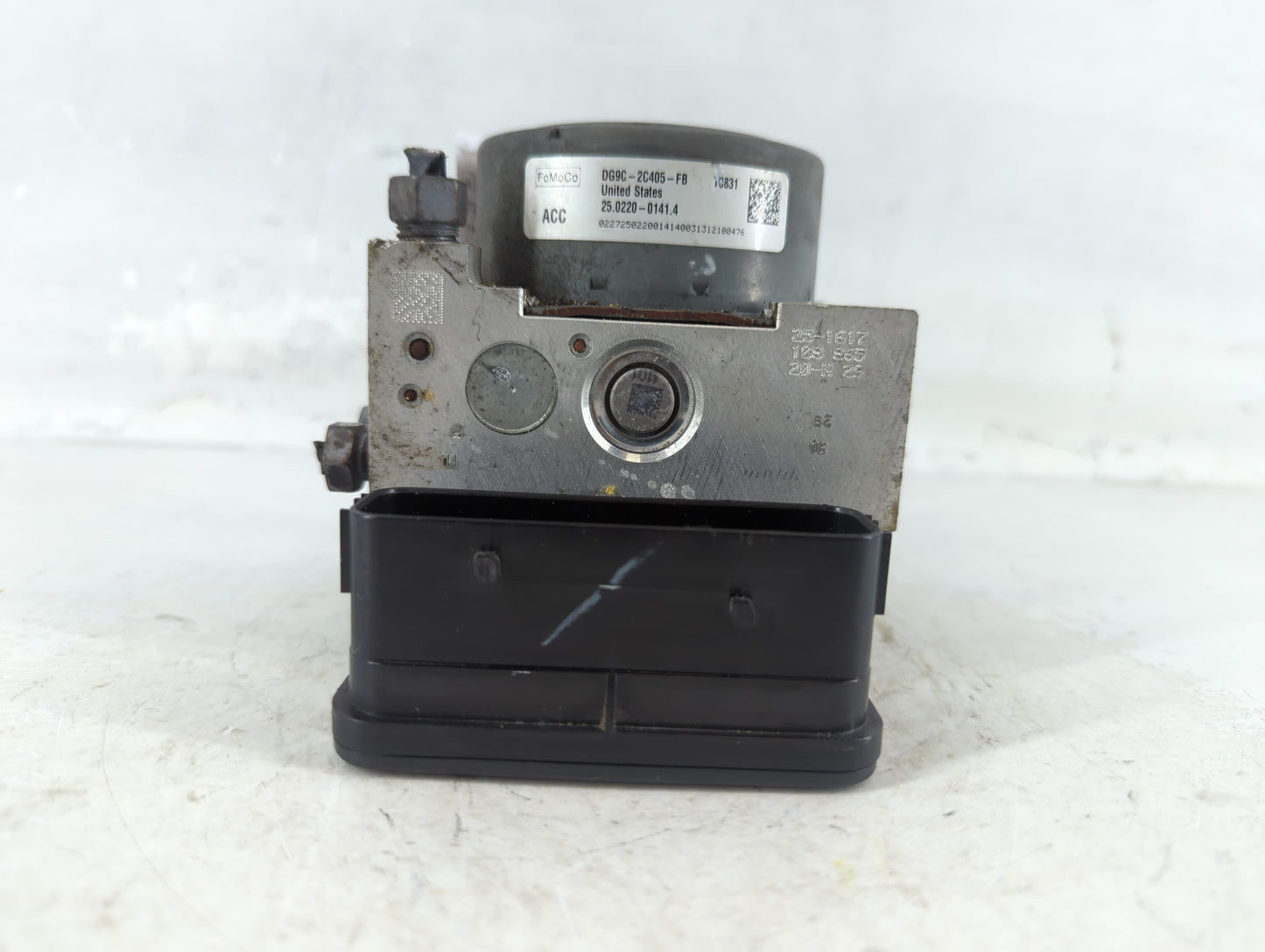 2013 Ford Fusion ABS Pump Control Module Replacement P/N:DG9C-2C405-FB Fits OEM Used Auto Parts - Oemusedautoparts1.com