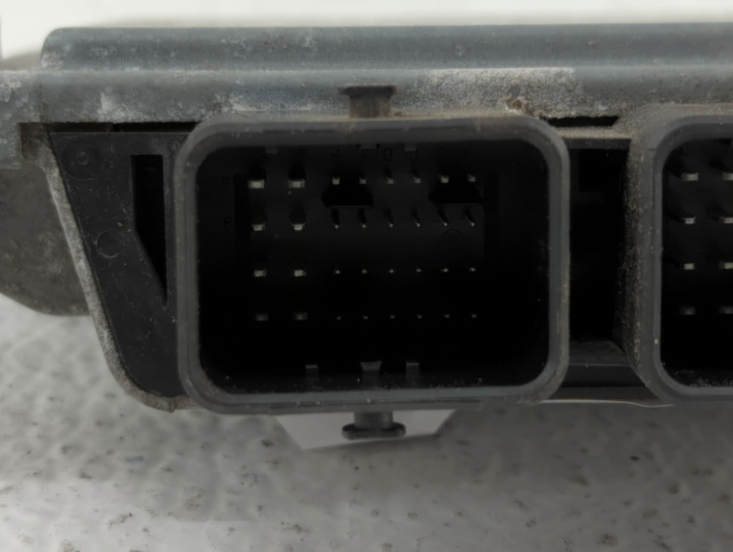 2013 Ford Fusion PCM Engine Control Computer ECU ECM PCU OEM P/N:DS7A-12A650-BFA DS7A-12A650-ATJ Fits OEM Used Auto Parts - 