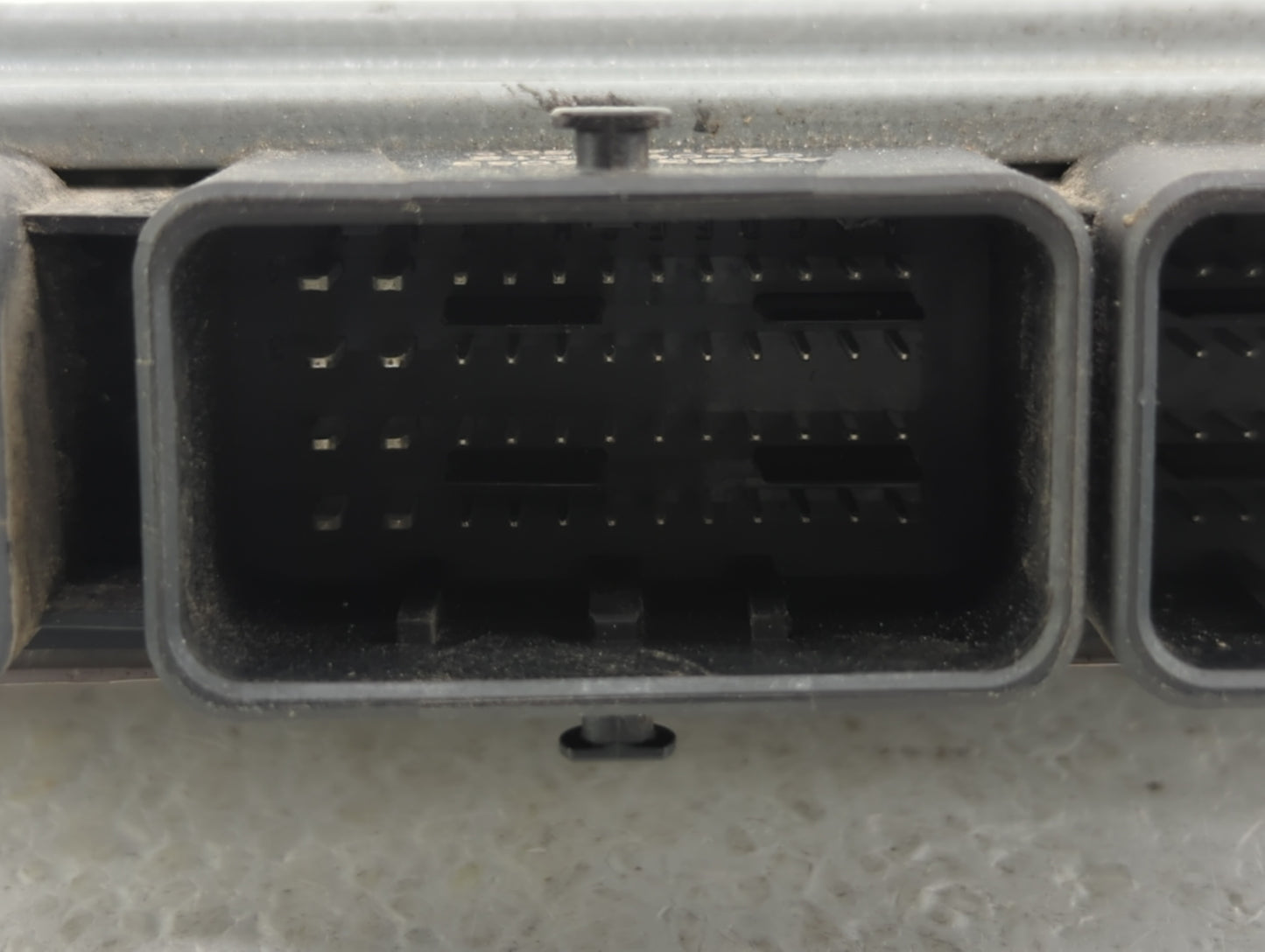 2013 Ford Fusion PCM Engine Control Computer ECU ECM PCU OEM P/N:DS7A-12A650-BFA DS7A-12A650-ATJ Fits OEM Used Auto Parts - 