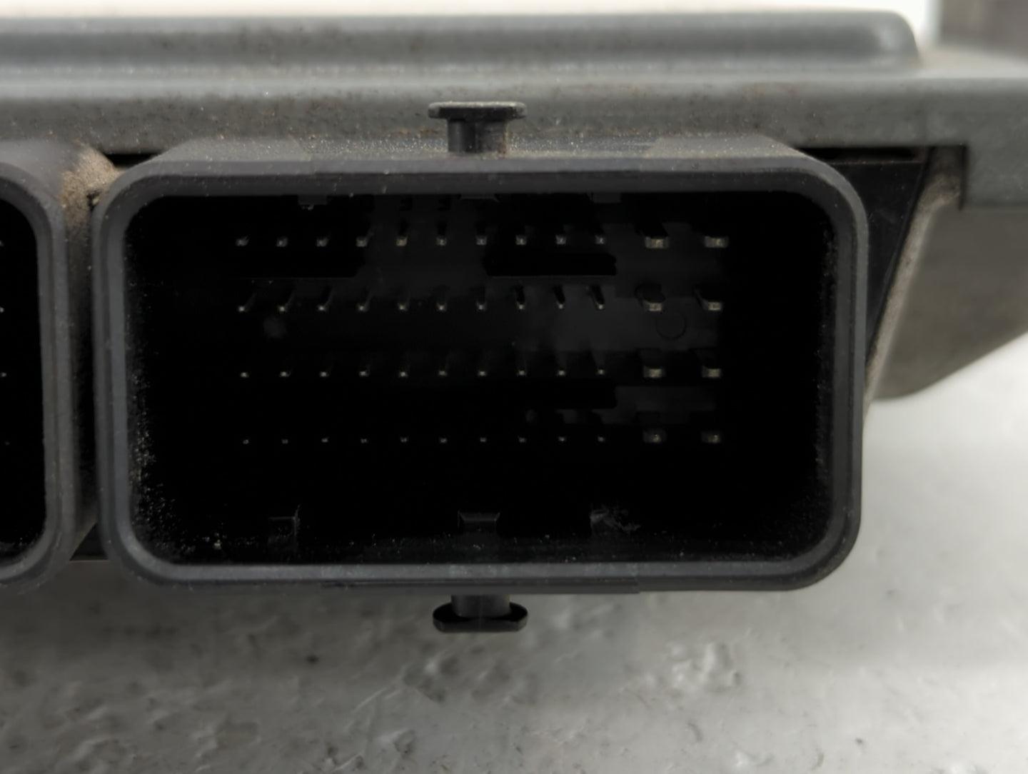 2013 Ford Fusion PCM Engine Control Computer ECU ECM PCU OEM P/N:DS7A-12A650-BFA DS7A-12A650-ATJ Fits OEM Used Auto Parts - 