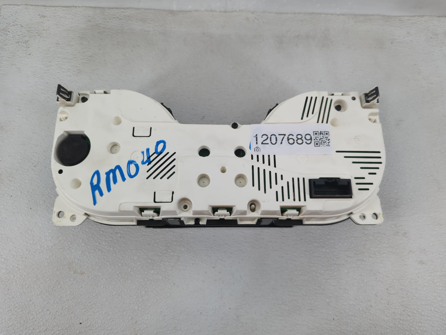 2013-2014 Ford Mustang Instrument Cluster Speedometer Gauges Fits Fits 2013 2014 OEM Used Auto Parts - Oemusedautoparts1.com